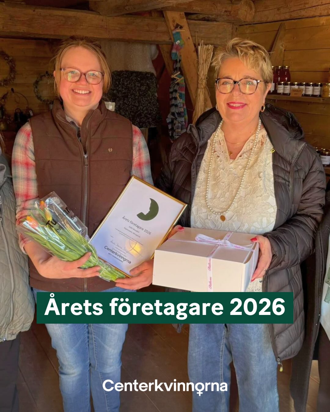 I samband med Internationella kvinnodagen den 8 mars har Centerkvinnor runt om i landet, som en årlig tradition, uppmärksammat kvinnliga företagare! 💪
Med diplom, tårta och mycket värme har vi firat kvinnor som varje dag driver företag, skapar jobb och bidrar till utveckling i hela Sverige. Kvinnliga företagare är viktiga förebilder och inspirationskällor – och vi är stolta över att få hylla er.
Bläddra bland bilderna för att se några av alla fantastiska möten! 💚✨