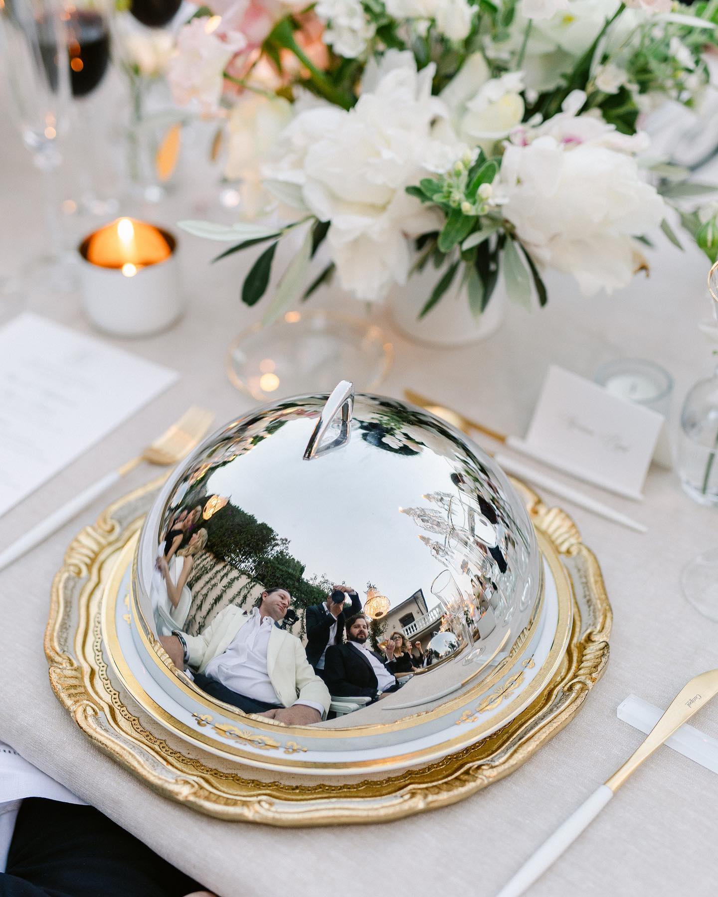 🍴🥂 Fine dining experiences
Treat yourselves and your guests to the best France has to offer.
From tastings to reception, from guest welcome treats to midnight-peritifs let us guide you to make every tasty little detail, just right.
Planning @bonjourweddings.fr
Photography @jeremie_hkb
Venue @villaephrussi
Welcome dinner venue @hotelchateaueza
Florals @dandelionsandgrace
Catering @fredericbernardtraiteur
Video @jinoagnelli
Rentals @maison_options @phos_events
Beauty @kassaundrastephensmakeup
Mixology @shakeyourevents_
Cake @madeincake
Strings: Lady’s Orchestra
#finediningexperience #frenchprivatechef #cotedazurewedding #frenchrivierawedding #southoffrancewedding #frenchweddingplanner #frenchweddingphotographer #frenchweddingvenue #ezefrance