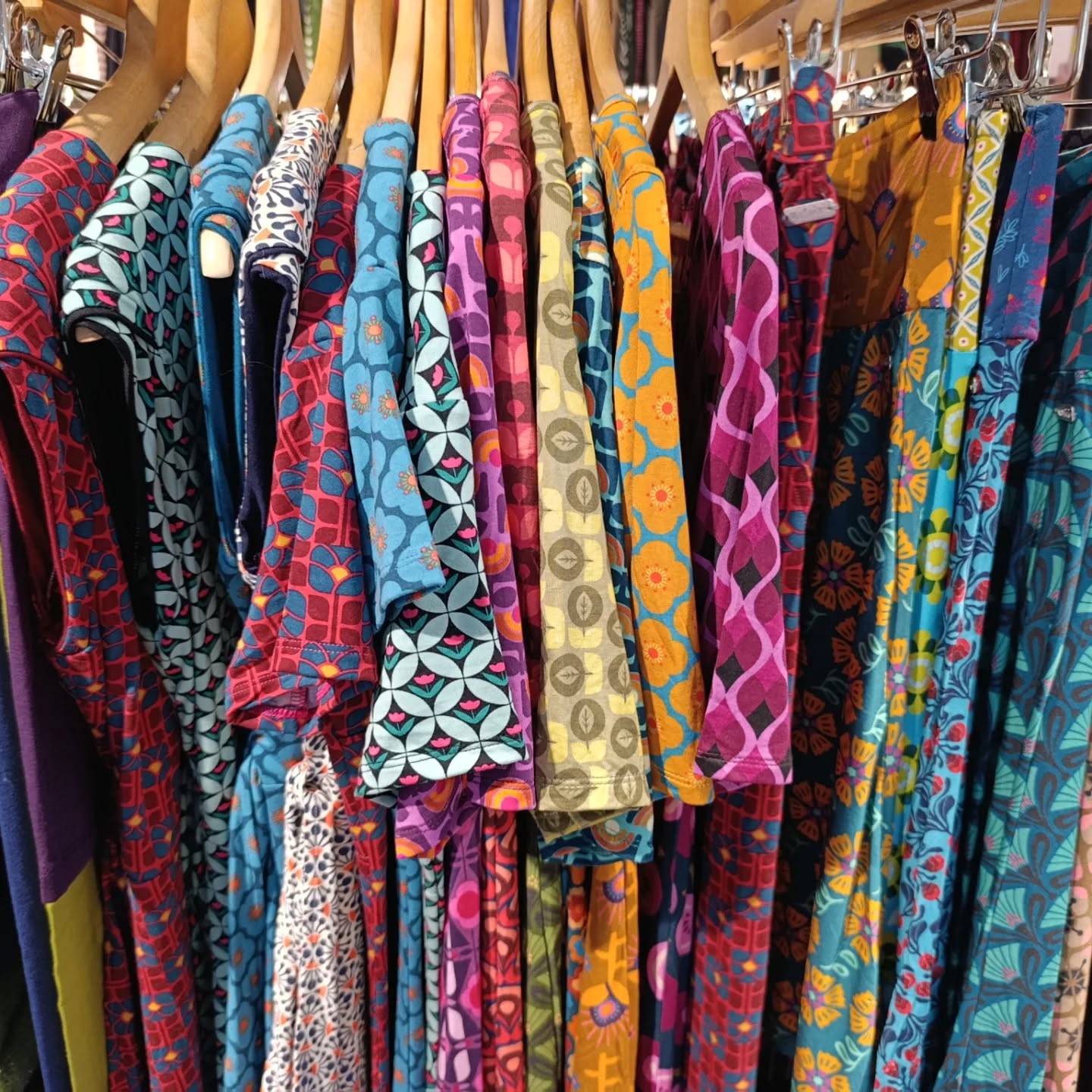 Die neue Frühlings-Kollektion ist eingetroffen. 🥰🥰🥰🥰
Es gibt noch einiges auszupacken aber die ersten Teile sind bereit zum bestaunen.
Morgen Mittwoch ist zum Beispiel von 9.00-12.00 und 13.30-18.00 offen.
Ich freue mich auf deinen Besuch ❤️