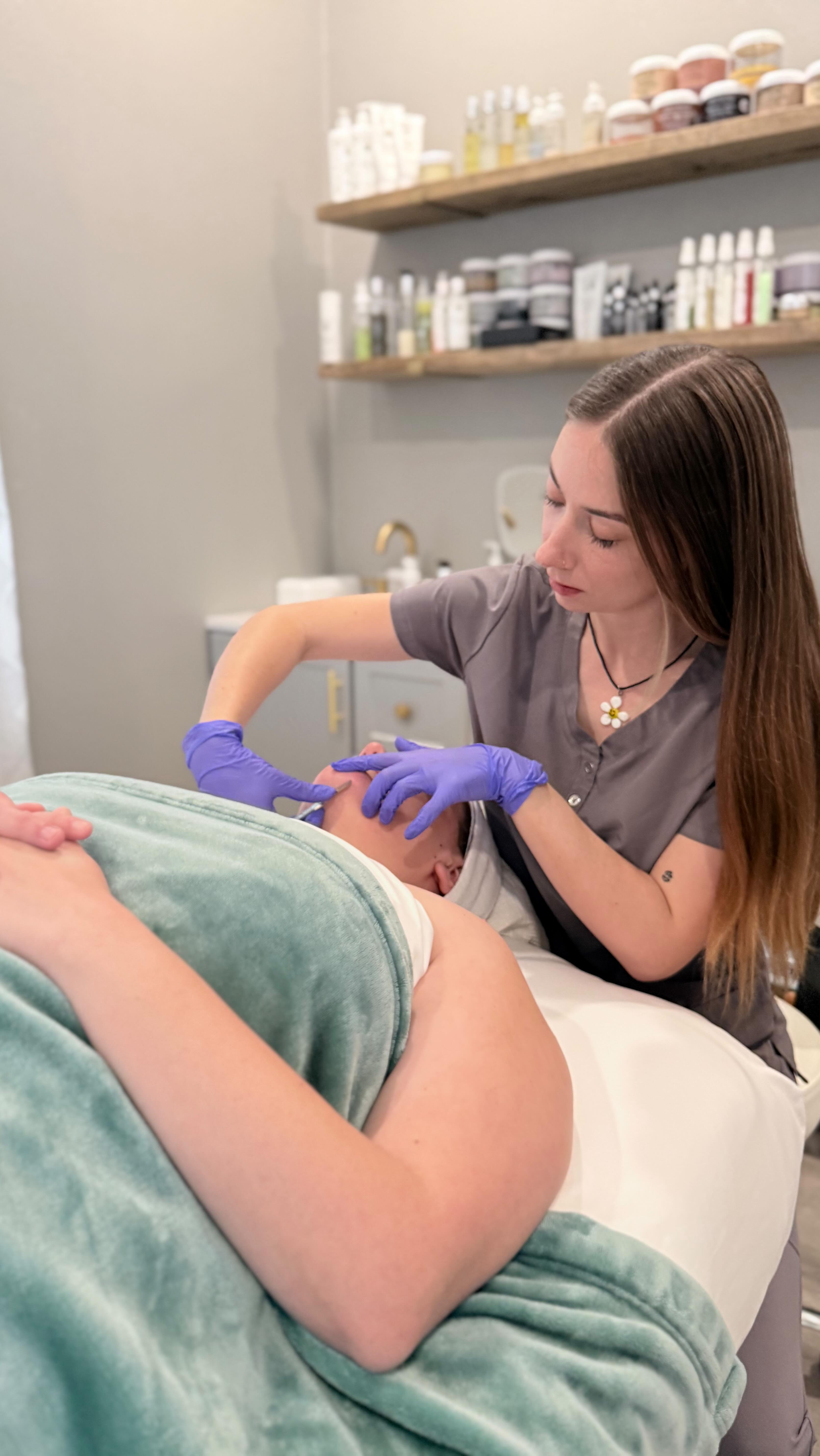 Hydration you can see.💧
The Vitamin SEA HydraFacial cleanses, exfoliates, and infuses skin with Vitamin C so your glow simply comes from healthy skin.
For the season, our Deluxe and Platinum HydraFacials feature a Vitamin C booster and marine flower peptides designed to brighten, smooth, and deeply hydrate as the weather shifts.
Spring skin starts here. 🌊
💟Bodyworksofperdido.com
💟850-356-6311
💟M-F, 9:30-5pm & Saturday, 9am-4pm