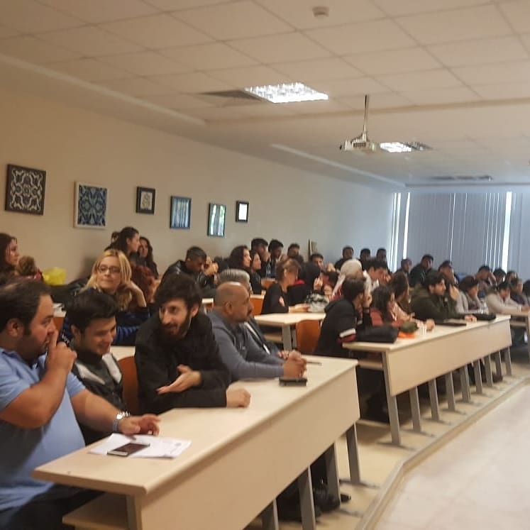 Bagder Derneği uzmanları tarafindan İstanbul Universitesi Hadımköy Yerleskesinde öğrencilere yönelik TANİMAZSAK ENGEL OLAMAYIZ temalı Bagimliklarin zararlarina dikkat cekilen semineri dikkatle takip edildi.