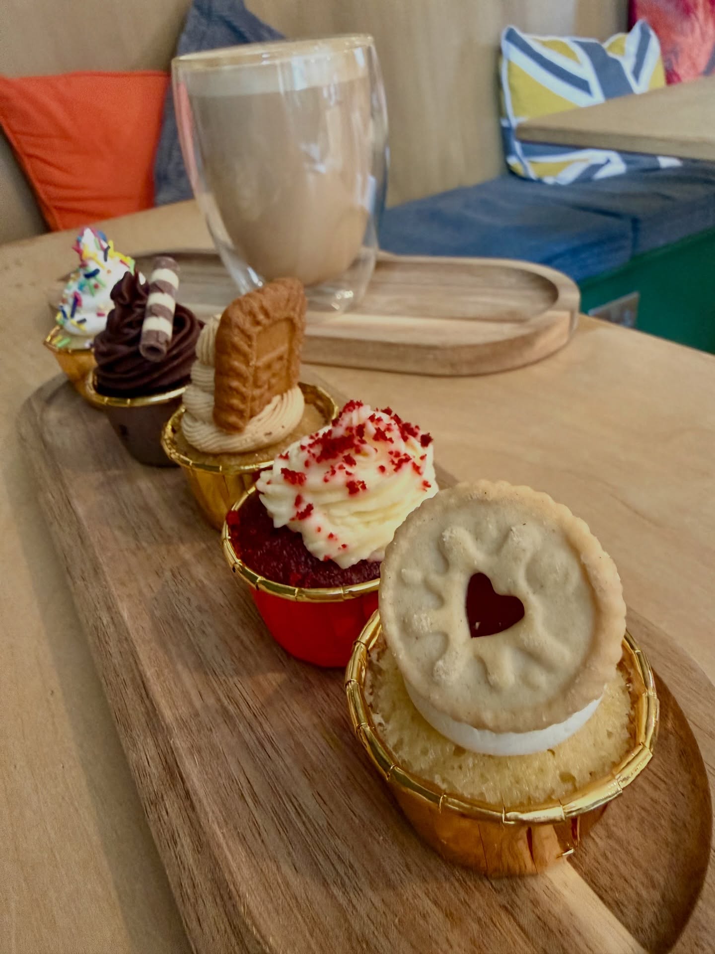 🚨 Cute cafe alert 🚨
New to Knaresborough, if you fancy a coffee and a little sweet treat you need to pop into @butterandbeanknaresborough
You can get a coffee and three mini cupcakes for £8.40 and there’s so much choice they all looked good.
I went for biscoff, red velvet & jammy dodger and Izzy (being the adventurous eater that she is) went for vanilla and chocolate!
It’s a really cute addition to Knaresborough and we’ll definitely be back to try some more cupcake flavours 🧁
#harrogate #knaresborough #cutecafes #harrogatecafe #harrogatefood