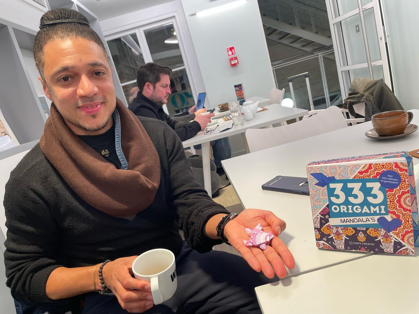 Loved my Mint tea and Origami with Drew Sinclair at the RSA yesterday. Drew is an Art Therapist & Qualifed Shibashi Qi Gong instructor for adults and kids. He works all over the world leading Worskshops in African Drumming, Singing & chanting plus Mindfulness & Creative Arts of all sorts. We have been planning collabs and workshops for summer in Acton & Ealing so watch this space. ❤️🌈🥋💪🏾🎨🎶 #yardo.Co.uk #drewsinclair #mindfulness #creative #acton #ealing #dongsticks #shibashi #southacton #rsa #wellbeing #turtle #origami