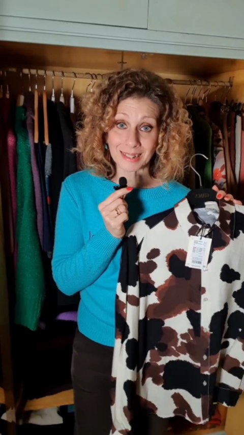 Hai almeno un capo con il cartellino ancora attaccato?
Se non lo metti mai, prova a chiederti:
– Mi valorizza davvero?
Un capo che non funziona occupa solo spazio… e indecisioni.
Il 13 marzo alle 18 ne parliamo dal vivo in un appuntamento dedicato al Decluttering di Primavera:
fare spazio, fare chiarezza, scoprire cosa ci valorizza per scegliere meglio ed evitare gli sprechi.
Evento gratuito su prenotazione.
#organizzazionearmadio
#declutteringconsapevole
#guardarobaconsapevole
#stilepersonale
#immagineconsapevole