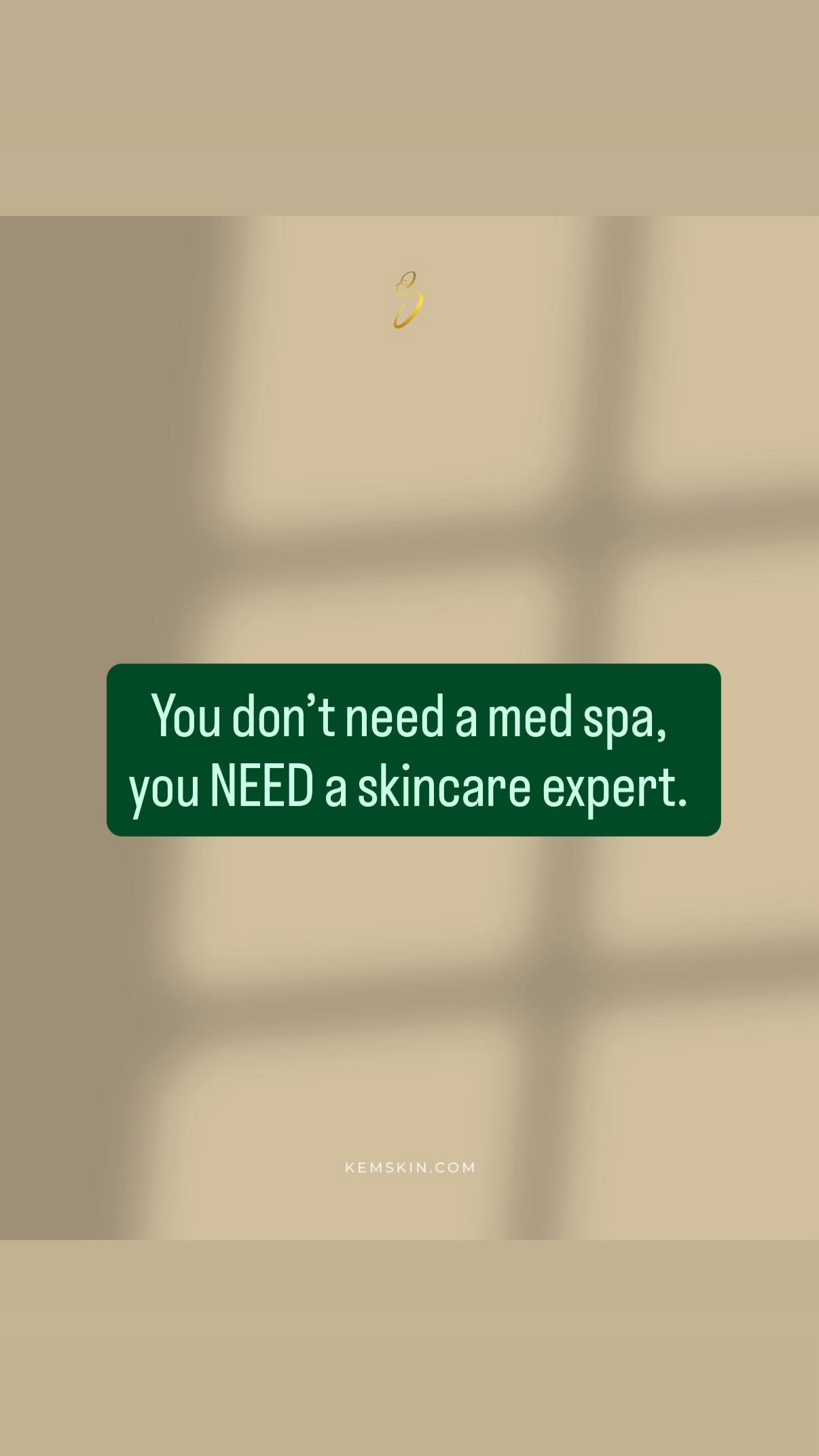 Dermaplaning is ideal for a brightening facial that removes dead skin on top of the face, abd allows deeper penetration for the other products during the facial. It also facilitates cellular turn over. This treatment is suitable for all skin types, but not recommended as a first time treatment due to the fact that is is a though level exfoliation and can cause trauma to skin if the skin is compromised from the start. Shoot us a dm for more information on dermaplaning #kemskin #dermaplaning #facial #oxfordvalleymall