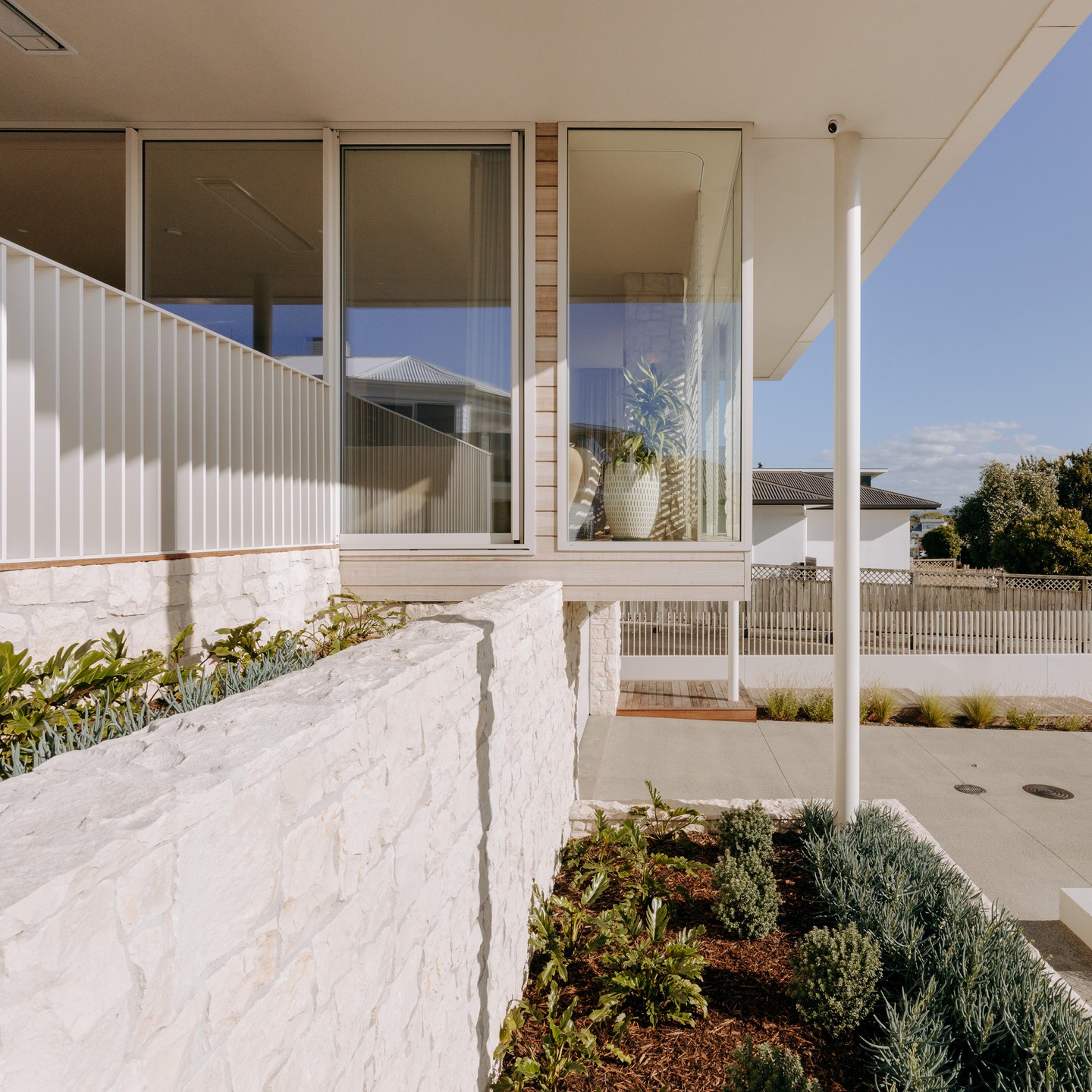 Crafted with precision and a deep respect for form this elevation showcases the quiet strength of thoughtful detailing — where clean lines, balanced proportions and carefully layered materials come together to create a façade that feels calm, refined and enduring.
White balustrading and generous glazing work together to frame light and shadow throughout the day, while the carefully composed landscaping softens the architecture and grounds the home within its coastal setting.
Builder: @calleyhomes
Architecture: @carnachan_architecture
Interiors: @shawdesign.nz
Photography: @boundlessvisionnz
#CalleyHomes #DesignDetails #ConstructionCraft #MountMaunganui #NZArchitecture #DesignAndBuild