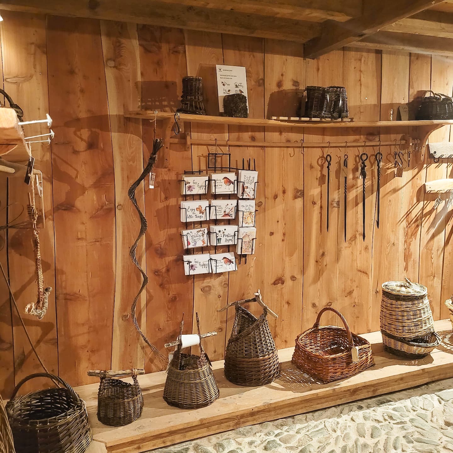 Siop Y Felin
Open everyday | Ar agor pob diwrnod
10 ~ 6
Local handmade crafts, call by for some last minute Christmas gifts!
Galwch heibio i ddewis anrhegion unigryw o grefftwaith lleol!