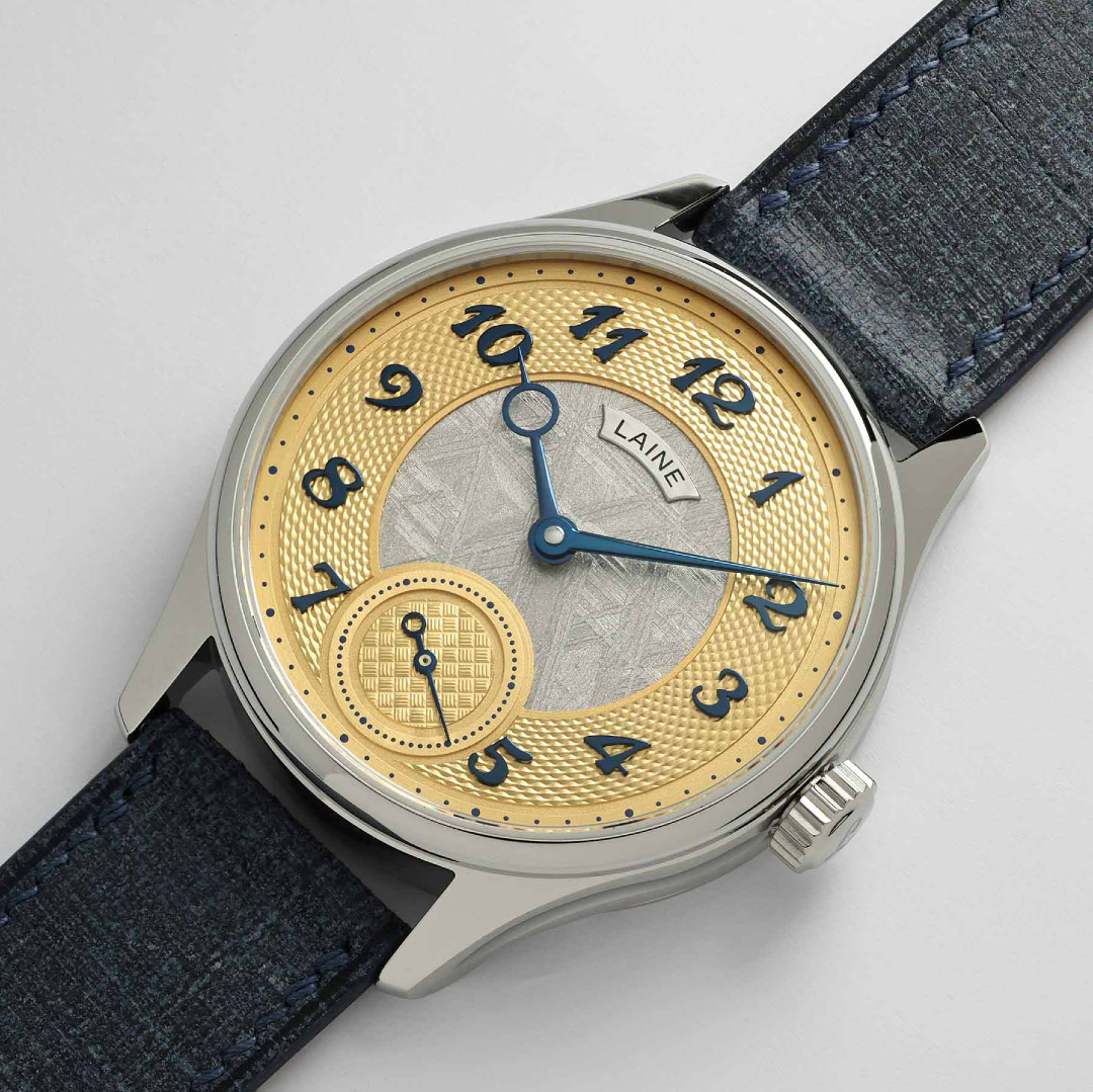 Gold, stone, and flame. ✨🔥 A golden frame encircles cosmic texture, guided by vivid heat-blued numerals.
#custommade #bespoke #guilloche #torstilaine #watchfam #lainewatches #watch