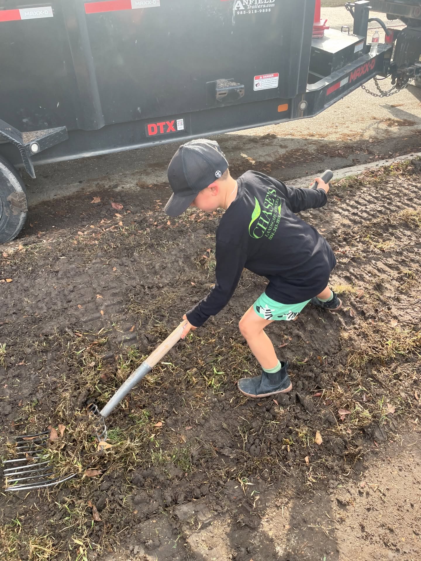 Homeschool session today: digging in the dirt
#homeschool
#thisishomeschool
#digging