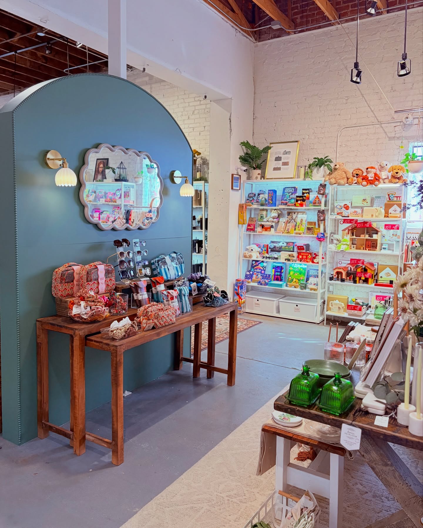 🚨New Display!!! Isn't she cute!!???!!
#shopsmall #typomarket #stillwater