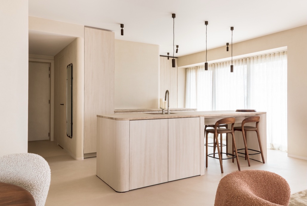 PROJECT KNOKKE 2.0 | A coastal apartment designed with openness, comfort, and quiet elegance in mind.
Though compact, the layout was carefully planned to make the most of every square meter, creating a space that feels both airy and luxurious through warm materials, soft light, and refined details.
In collaboration with @sphereconceptstudio
#CoastalLiving #luxuryspaces #ApartmentDesign #WarmMinimalism