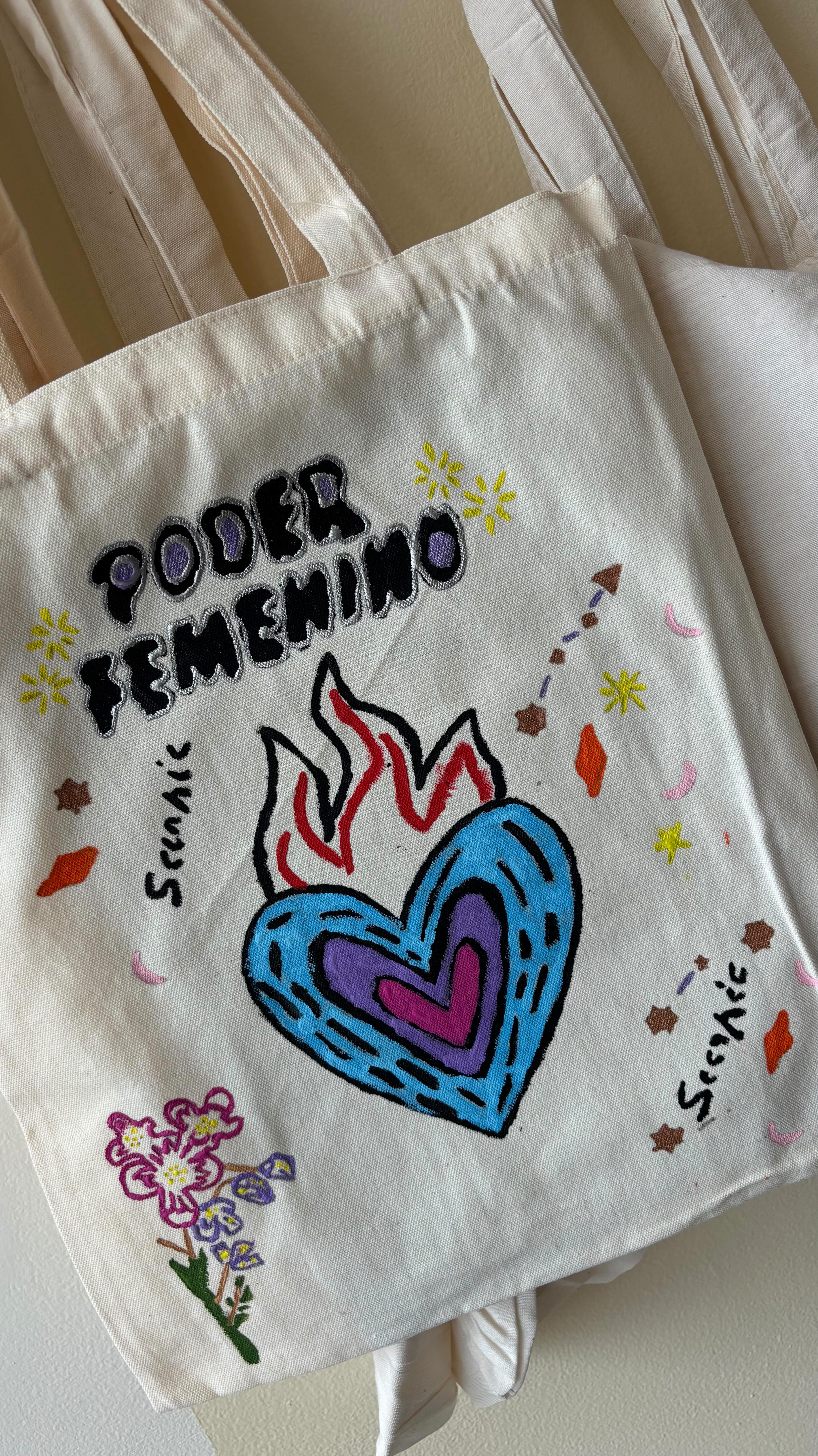 Hoy nos reunimos para recordar que la libertad no se pide: se construye y se defiende 💜
✊🏼Resistencia para no ceder.
❤️🩹Compasión para sostenernos.
🫰🏻Acompañamiento para que ninguna quede sola.
Gracias @lesliezdio por apoyarnos a seguir creando este espacio en libertad 💜
#8M #crearesresistir #movimientoesresistencia