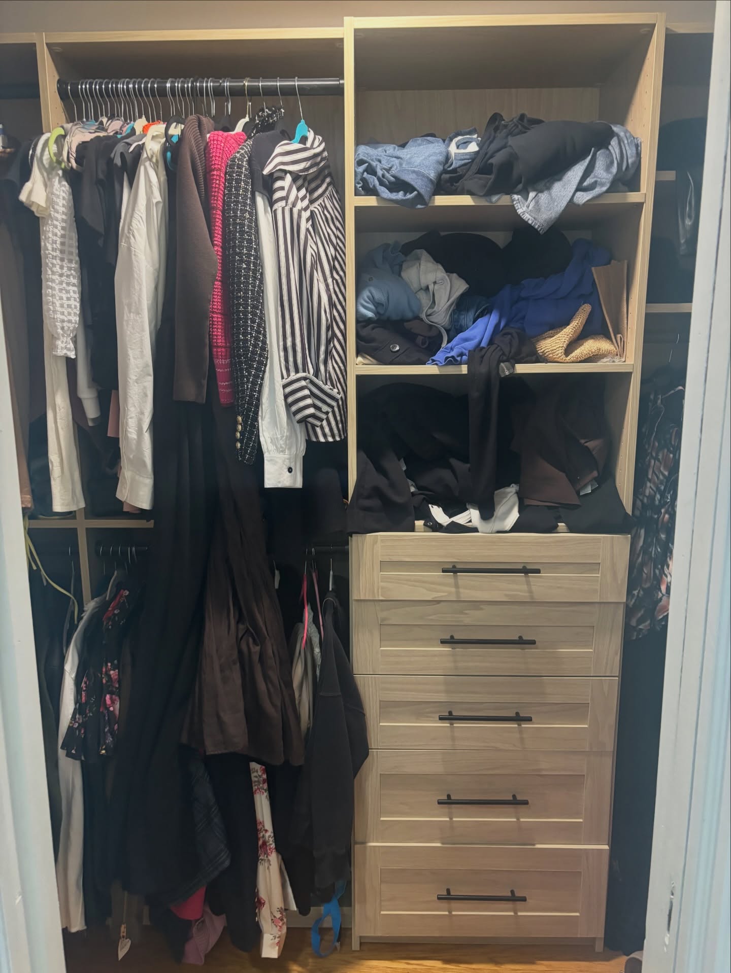 Closet chaos → closet calm.
In just one organizing session, this space went from overcrowded and stressful to clean, functional, and easy to maintain. Every item now has a home, making getting dressed quicker and the closet easier to keep tidy.
Sometimes all it takes is the right system to completely change how a space works.
Ready for your own closet reset? Let’s make it happen. #closetorganizer #mainlinemoms #organizedlife #organizedhome