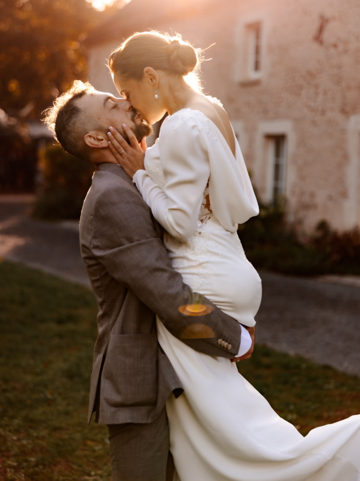 #wedding 🪩
M-2 avant la reprise des mariages .. 🪩📸 Comme j’ai hâte de retrouver mes mariés de cette année, découvrir vos histoires, partager avec vous ces journées remplies d’émotions et capturer tous ces moments qui passent à toute vitesse.
Les regards, les rires, les larmes de joie, les petits instants volés… tout ce qui rend chaque mariage unique.
Finir sur le dancefloor avec vous .. 🪩🫣😅
Trop hâte de vous retrouver, de vivre ces belles journées avec vous et de raconter votre histoire en images. Vivement la reprise ✨📷
📸 Elodie.B - Photographie 🪩
Photographe basée en Seine-et-Marne & IDF.
Mariage, Maternité, Naissance & Famille.
🌐 www.elodiebphotographie.com
@elodie.bphotographie
elodie.b-photographie@outlook.com
#photographe77 #photographeseineetmarne #photographeiledefrance #photographemariage photographemariage77 photographematernite photographematernite77 photographegrossesse photographegrossesse77 photographeparis shootinggrossesse shootingbebe shootingnaissance shootingnaissance77 shootingmaternite77