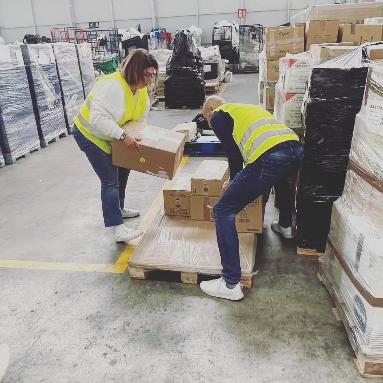 Colaboramos con Hambre Cero para el envío de material sanitario a Ucrania. Irán a ciudades como Zaporiyia, Jerson, Kiev, Dnipro y Odessa.
Seguimos! 💪
#voluntariado #voluntarios #ong #farmaceuticos #farmaceuticossolidarios #solidaridad #ucrania #ayudahumanitaria