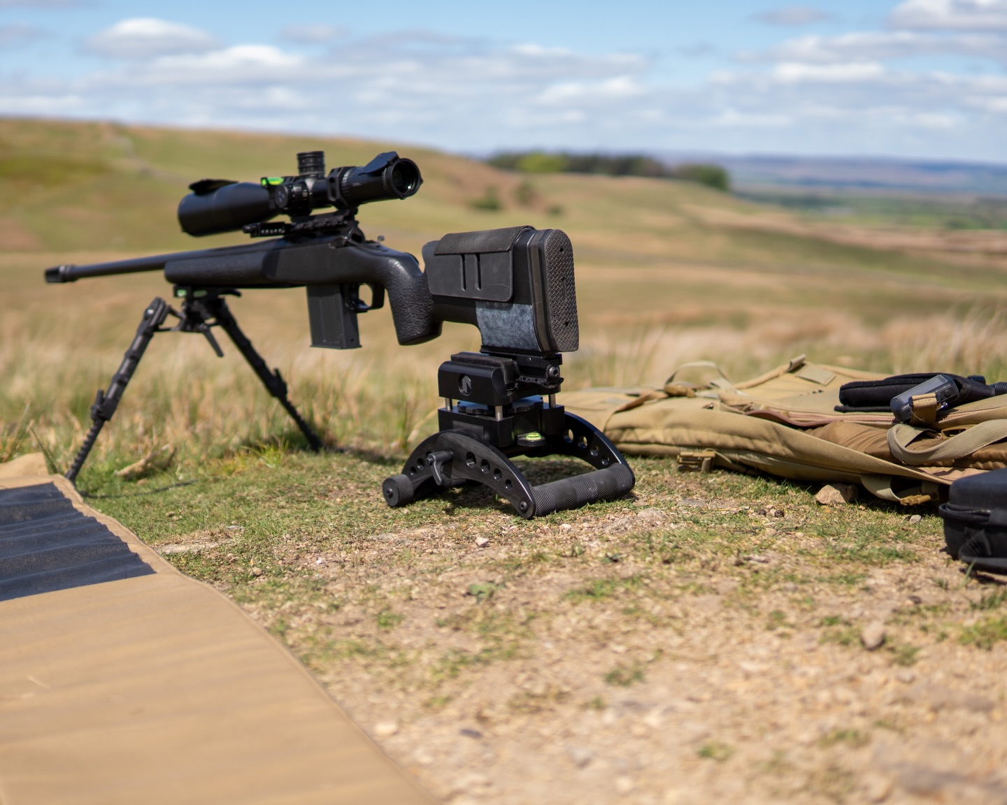 The best equipment doesn’t draw attention to itself.
It just works.
The rifle settles.
The recoil tracks.
The shot breaks clean.
No fighting the setup.
No surprises.
Just consistency — the thing every serious shooter is really chasing.
#longdistanceshooting #shooting #TargetPractice #deerhunting #HuntingGear