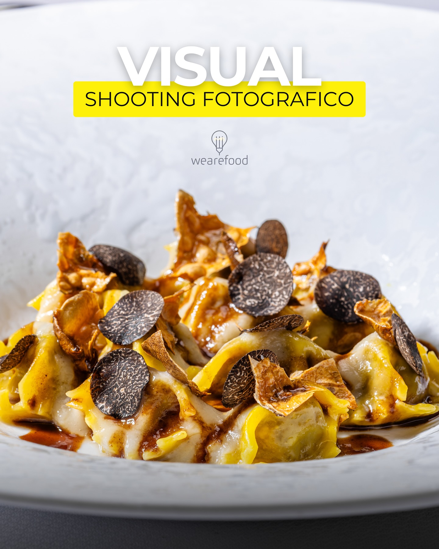 💡VISUAL: SHOOTING FOTOGRAFICO
🤳 L’immagine è spesso il primo contatto tra un brand e il pubblico. Prima ancora di leggere un menu o conoscere una storia, le persone vedono una fotografia.
Per questo lo shooting fotografico rappresenta uno strumento strategico di comunicazione capace di valorizzare un piatto, raccontare un luogo e trasmettere l’identità di un brand.
📸 Uno shooting efficace nasce da un vero lavoro di progettazione integrato: dall’idea creativa fino a elementi tecnici come luce, composizione del piatto, texture, colori ed equilibrio visivo.
Quando questi elementi sono pensati con coerenza, la fotografia diventa un vero contenuto di comunicazione, capace di raccontare il brand su social media, siti web e materiali editoriali.
💻 Per questo, nei nostri progetti, lo shooting fotografico è parte di un lavoro più ampio che unisce strategia, produzione di contenuti e identità visiva, trasformando le immagini in uno strumento concreto per comunicare e valorizzare un brand food.
⭐️ Gli scatti di questo progetto sono stati realizzati per il @cantinone_madesimo, ristorante premiato con stella rossa e stella verde MICHELIN 2026.
𝗦𝗲 𝘃𝘂𝗼𝗶 𝗳𝗮𝗿 𝗰𝗿𝗲𝘀𝗰𝗲𝗿𝗲 𝗶𝗹 𝘁𝘂𝗼 𝗯𝗿𝗮𝗻𝗱,𝗶𝗻𝗶𝘇𝗶𝗮𝗺𝗼 𝗱𝗮 𝘂𝗻𝗮 𝗰𝗵𝗶𝗮𝗰𝗰𝗵𝗶𝗲𝗿𝗮𝘁𝗮. 𝗩𝗲𝗱𝗶𝗮𝗺𝗼𝗰𝗶 𝗽𝗲𝗿 𝘂𝗻 𝗰𝗮𝗳𝗳𝗲’!
info@wearefood.agency
#WeAreFood #WeAreFoodAgency #Marketing #Communication #PR