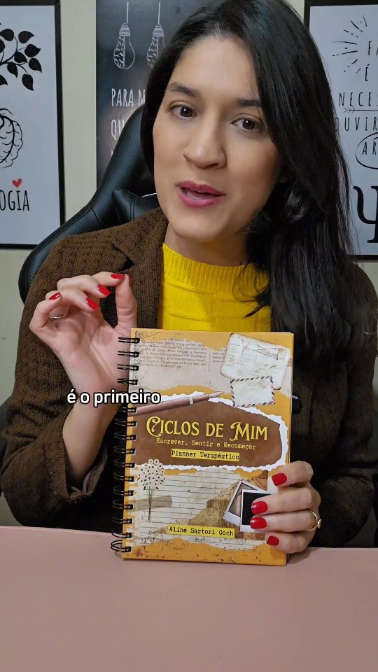 Você já percebeu como a nossa mente vive cheia de pensamentos, emoções, preocupações e coisas que parece que nunca conseguimos colocar pra fora?
Muitas pessoas passam o dia tentando “dar conta”, mas não param para entender o que estão sentindo.
E quando a gente não olha para dentro… a mente continua acelerada.
Foi por isso que eu criei o Ciclos de Mim.
Um planner terapêutico pensado para te ajudar a escrever, refletir e organizar o que acontece dentro de você — com exercícios simples, guiados e feitos para o dia a dia.
Ele não é só um planner.
É um espaço seguro para você se escutar, entender seus padrões e cuidar da sua saúde emocional com mais consciência.
Se você sente que precisa de um momento só seu para se reconectar… talvez esse seja um bom começo. 💛
✨ Escreva CICLOS aqui nos comentários para receber mais informações ou clique no link da bio para conhecer o Ciclos de Mim.
#plannerterapeutico #plannersaudemental #comolidarcomaansiedade #escritaterepautica