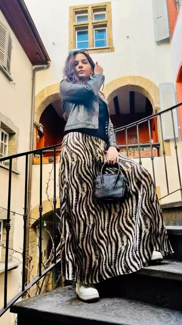 🤎Sarah🤎a un total Look @freemantporter, un sac @paulmarius_officiel et des bijoux @blowbijoux
#boutique #valais #newcollection #shopping #style