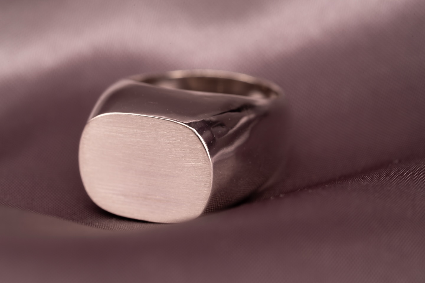 Moderne Siegelringe, handgemacht.
Hier in meinem Göttinger Atelier für Dich.
.
.
.
#ateliervincentkiefer #göttingen #handgemacht #bespokesignetring #signetring