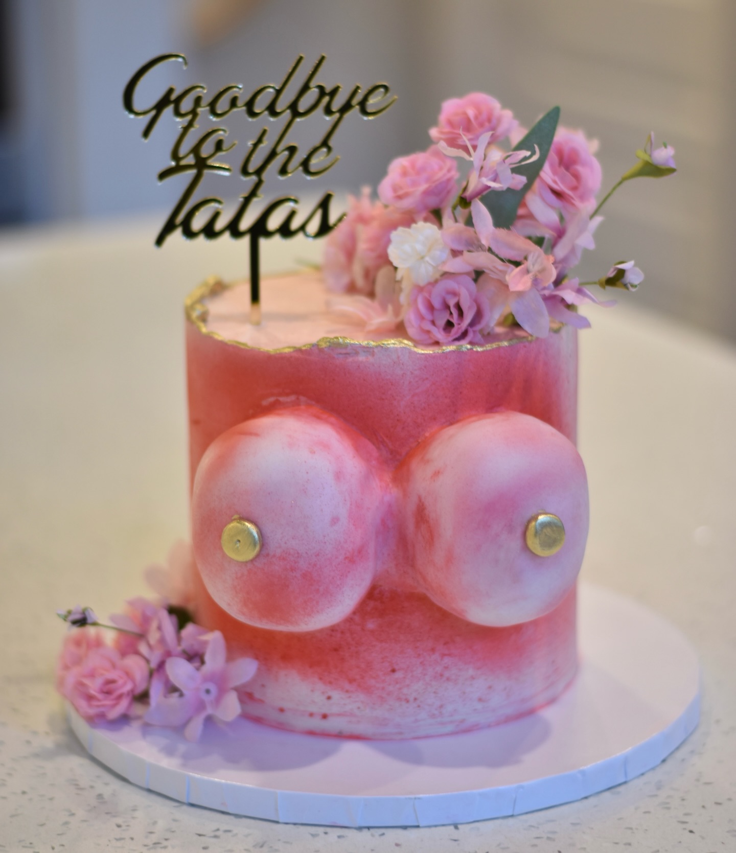 Yesterday, we celebrated women 👸
Today we celebrate strength 💪👑
Goodbye to the ta-tas…
but never goodbye to courage, resilience, and the power of a woman🫅
#ediblesbykisses #hwd #iwd #dfwcakes #friscocakes