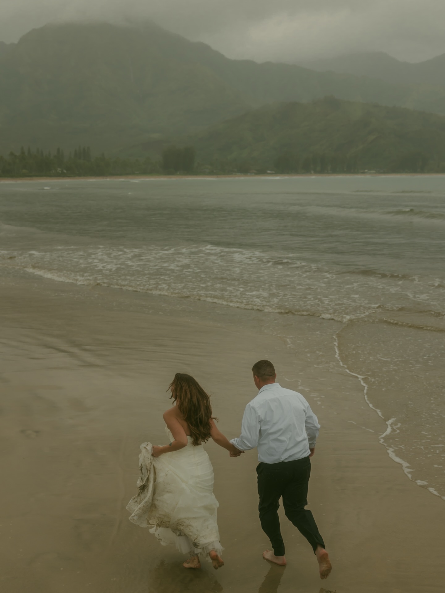 Would you bring your wedding dress to vacation?
They did 🤍
🏷️ Couple photographer, elopement, elopement photographer, intimate wedding photographer, Hawaii photographer, engagement, proposal, baby moon, cinematic photographer, European photographer , Kauai photographer, 35mm film, travel photographer, kauai couple photographer , beach wedding