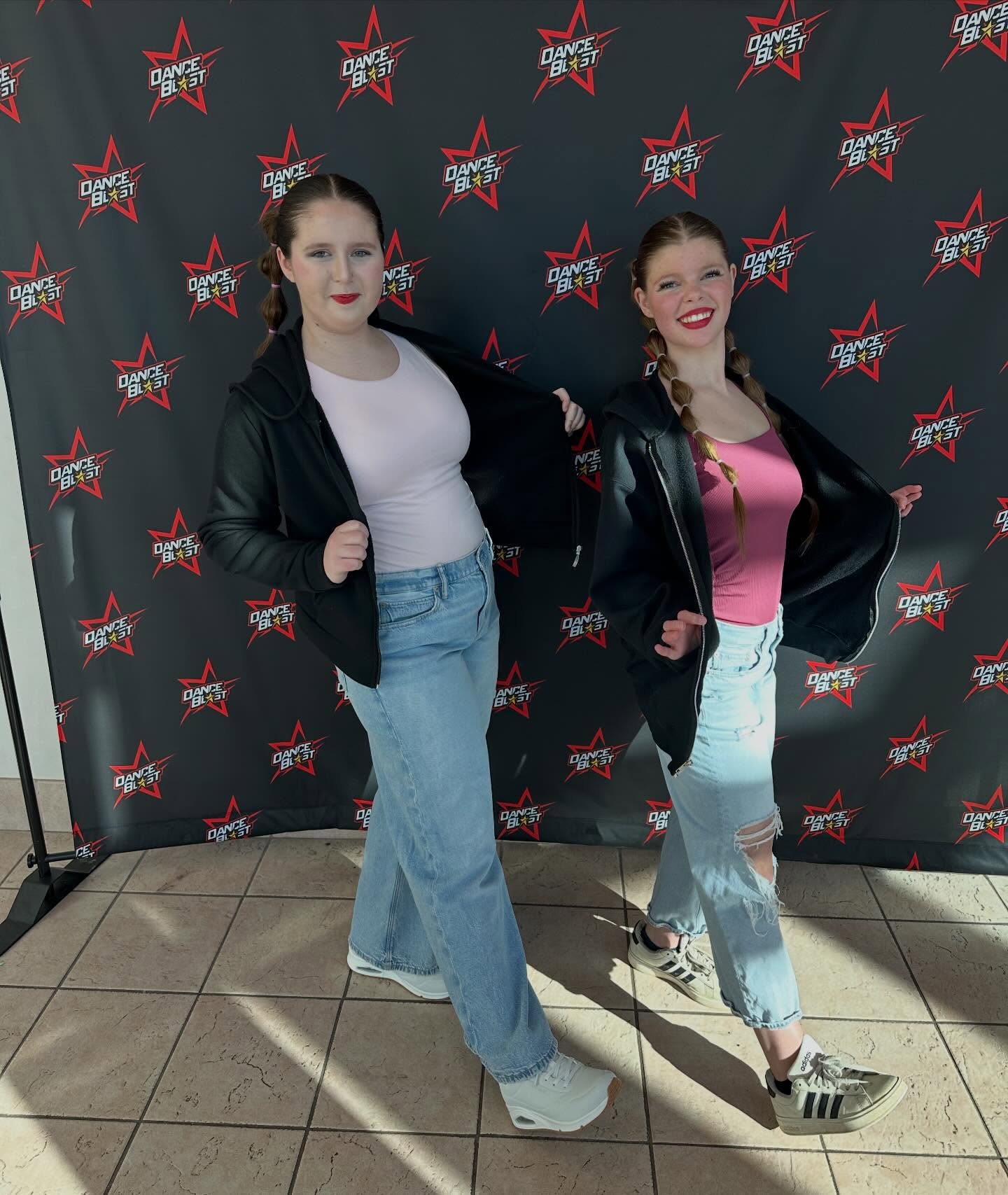 Coralie and Jazzy put on a fun performance with their first ever duet!! Way to go girls 🤩 #balletnallthatjazz
