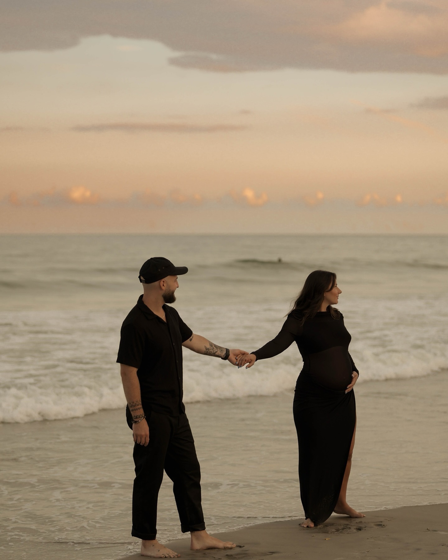 A moody maternity from the fall archives ๐ thereโs something so special about maternity shoots & then watching those same couples become a small family :โ) congrats to all of the new moms & dads out there that crossed my path at some point this year! Grateful to be a little piece in capturing such a special time in your life โค๏ธ