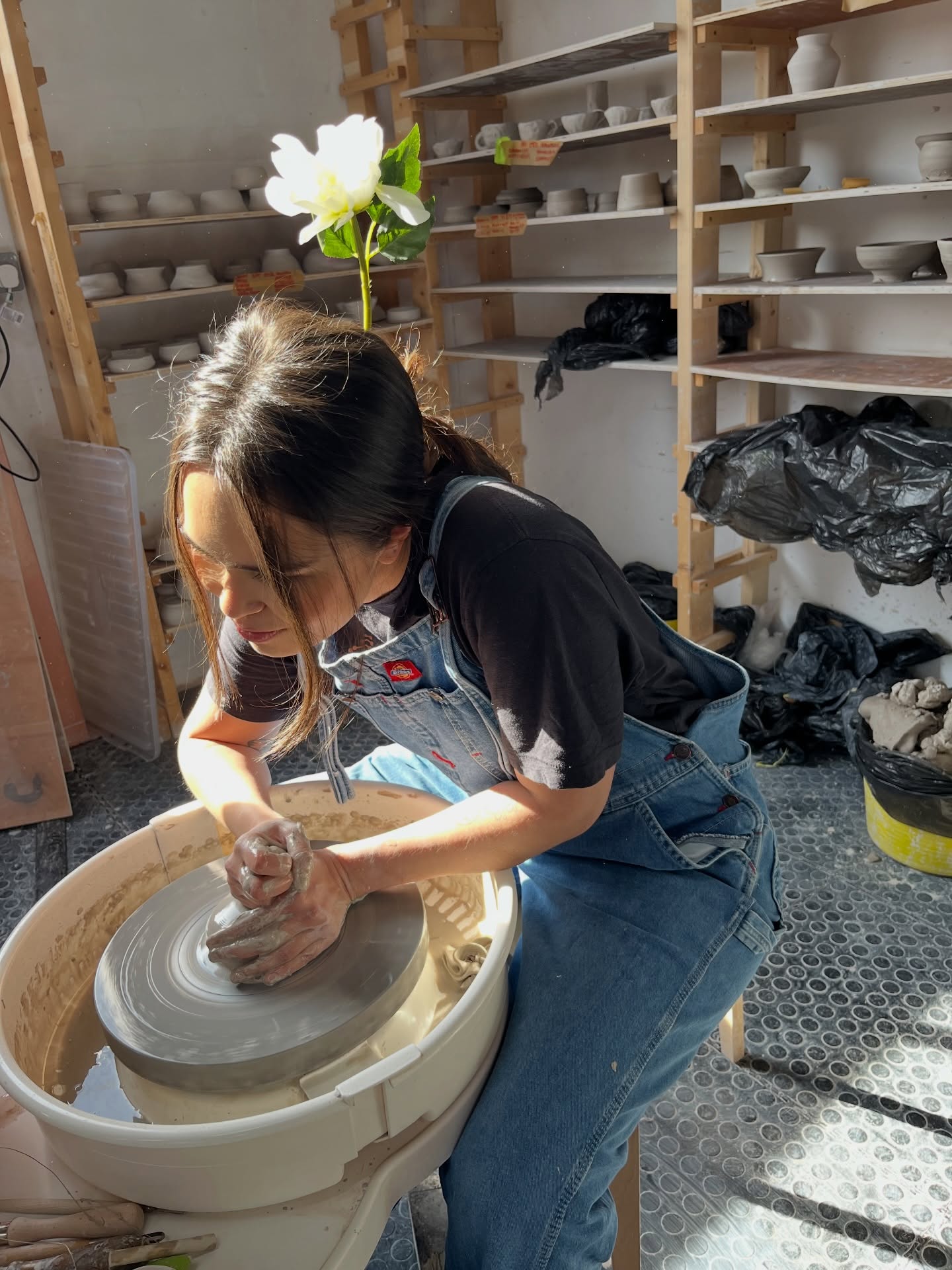 🎉🎈 HAPPY BIRTHDAY 🎈🎉 To our lovely Iana aka @ee.ar.na who has been part of the Claire’s House crew for over 3 years now. You may know Iana from weekend classes, the Everything Pottery course or from being our lead tech, firing all the pots that pass through the studio and dipping a lot of the painted pottery too! She’s a cat obsessed, cute pottery, ✨ QUEEN✨👸🏽🎉