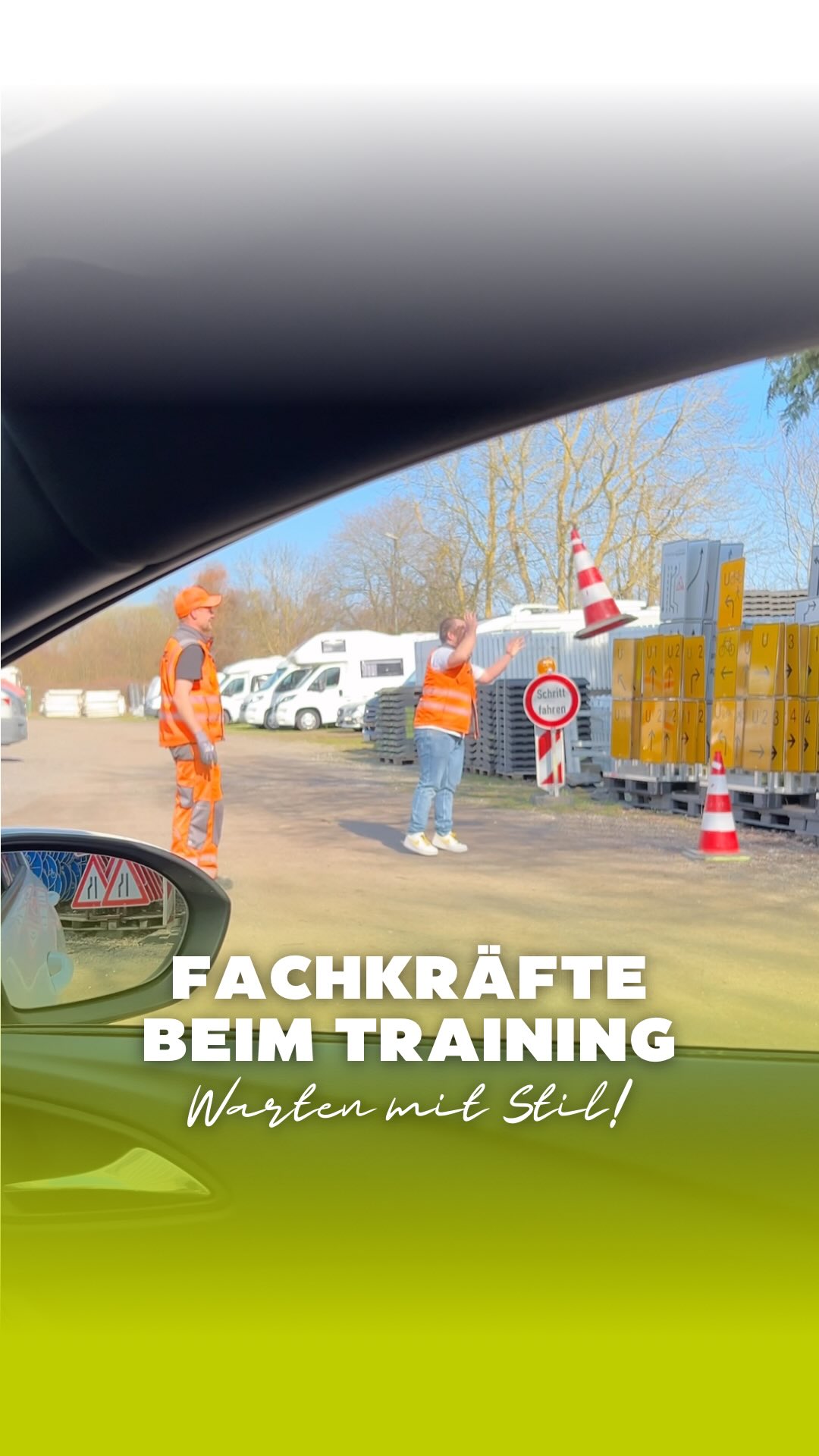 Wenn du im Auto sitzt und siehst, wie unsere Monteure mit Pylonen Bottelflip spielen...
Da fragt man sich schon: Warum dauert das mit den Baustelle eigentlich so lange?
Aber bevor ihr denkt, wir chillen nur, hier ein kleiner Einblick: Oft sind es die langen Genehmigungsprozesse, die uns aufhalten – nicht das Spielvergnügen!
Also, während wir auf die grünen Lichter der Behörden warten, haben wir auch einen kleinen Spaß verdient! 😉
Lasst uns gemeinsam auf die Fortschritte hoffen, denn wir freuen uns genauso wie ihr auf die fertigen Projekte! 💪
#Verkehrssicherung #BaustellenHumor #WirWartenMitEuch