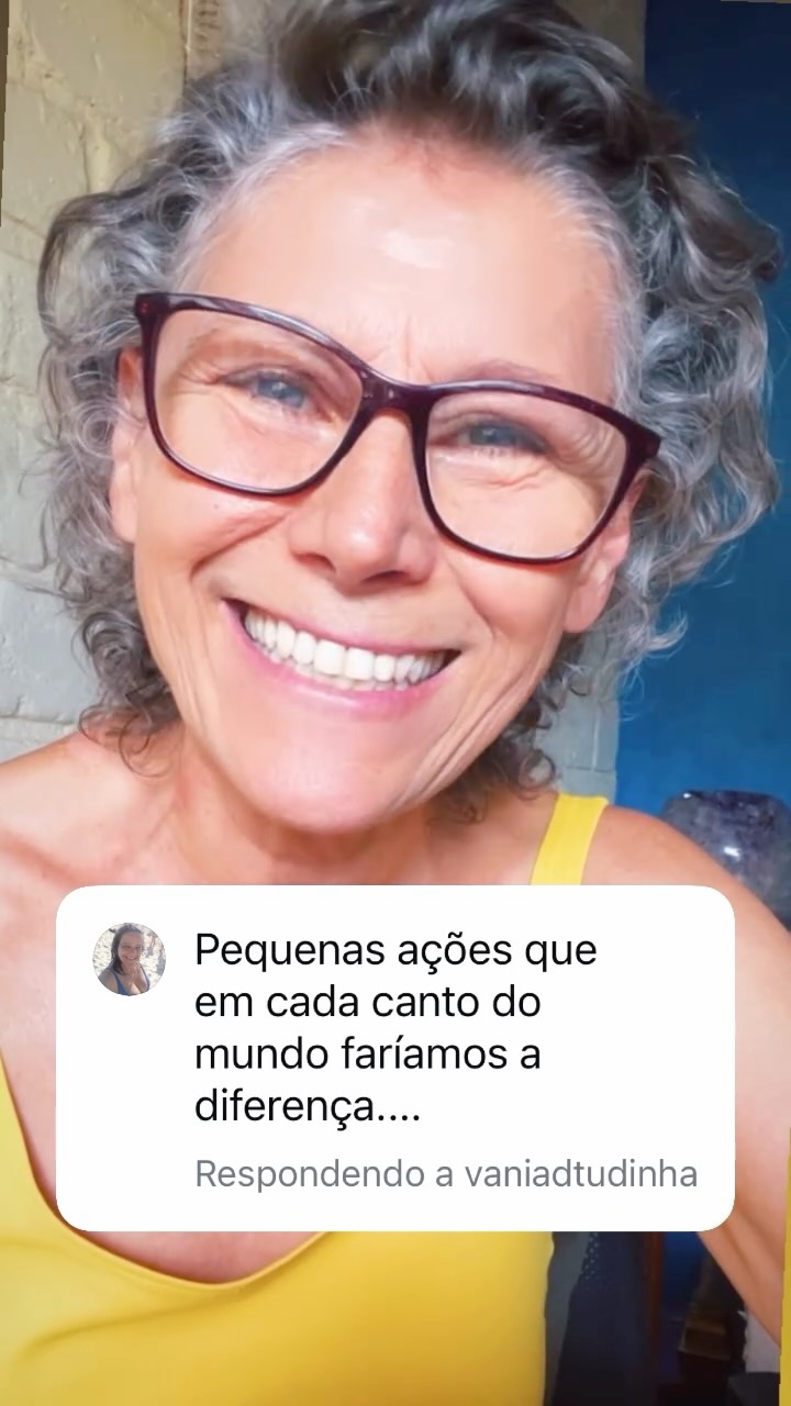 Muitos de nós estamos tentando consertar o mundo, mudar as coisas nas pessoas, revoltados, tristes, com uma opinião formada sobre como as coisas deveriam ser. E assim perdemos a mensagem e os ensinamentos que a Vida nos traz através dos acontecimentos.
Esquecemos, de novo e de novo, que a causa é dentro.
Se olhamos para algo que pensamos que pode ser melhor, podemos sim nos mover e fazer algo. Mas muito mais importante do que tentar mudar fora é aproveitar esses eventos para transformar e curar dentro de nós.
Quando aprendemos que dentro é fora, começamos a escutar a vida falando conosco através dos acontecimentos. Mudamos dentro, alinhamos com a verdade que liberta, curamos o emocional ativado e então nossas ações passam a ser mais conscientes, mais inteligentes, contribuindo para a manifestação do novo.
✨ CAUSA É DENTRO
✨ O AMOR CURA, E ELE É INCONDICIONAL
✨ NÃO É O QUE FAZEMOS, MAS COMO FAZEMOS
✨ O PODER DA CURA ESTÁ EM TODOS NÓS
Esses ensinamentos já estão no planeta há muito tempo. É a postura crística, incondicional, de uma mente saudável que não se move olhando para fora, mas que, na quietude do coração, manifesta uma vida neste planeta digna da Manifestação Divina que nos foi dada.
Enquanto fazemos, humildemente, o então percebido trabalho de formiguinha, cada um carregando o seu, estamos criando e manifestando uma nova frequência neste planeta.
É uma honra fazer parte deste momento planetário e caminhar ao seu lado.
Consciência
Existência
Felicidade
Eu Sou aqui
Eu Sou aí
Silvana da Cunha
Cientista Intuitiva • Alquimista • Palestrante
Consteladora Sistêmica Familiar • Terapeuta Holística • Mentora
Fundadora da TQC Cura Quântica®️
e do Despertar Quântico da Consciência
www.florescimentocriativo.com