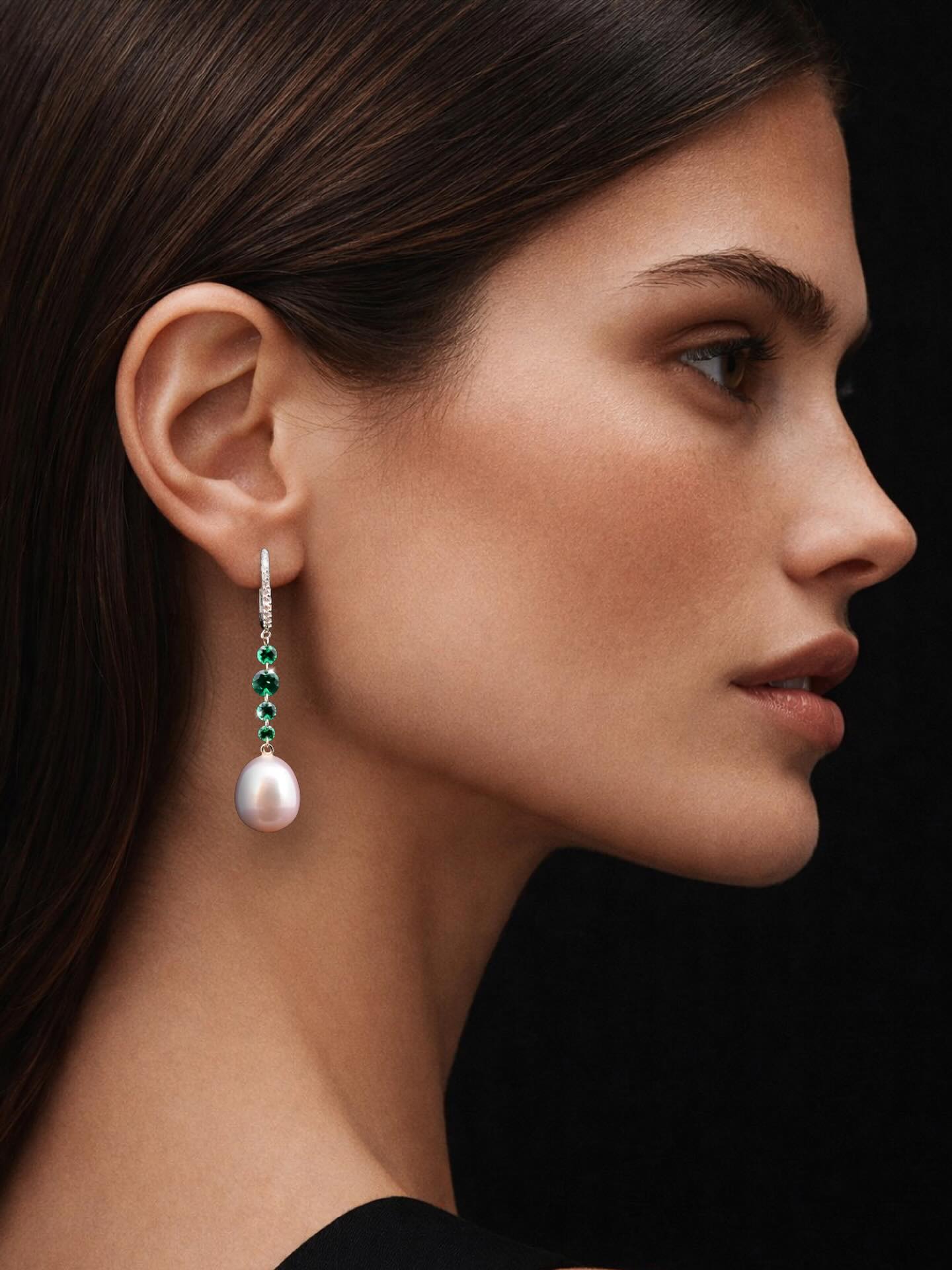 Grace, distilled.
Emerald accents descend into a luminous pearl, suspended from delicate diamonds, a composition of balance, poise, and quiet sophistication.
Designed for moments that call for understated brilliance.
Discover timeless elegance at Vienna Jewellers.
📞 012 460 7231
📧 mmf@alexa.co.za
🌐 www.viennajewellers.com
#ViennaJewellers #EmeraldAndPearl #TimelessElegance #FineJewellery #LuxuryDefined