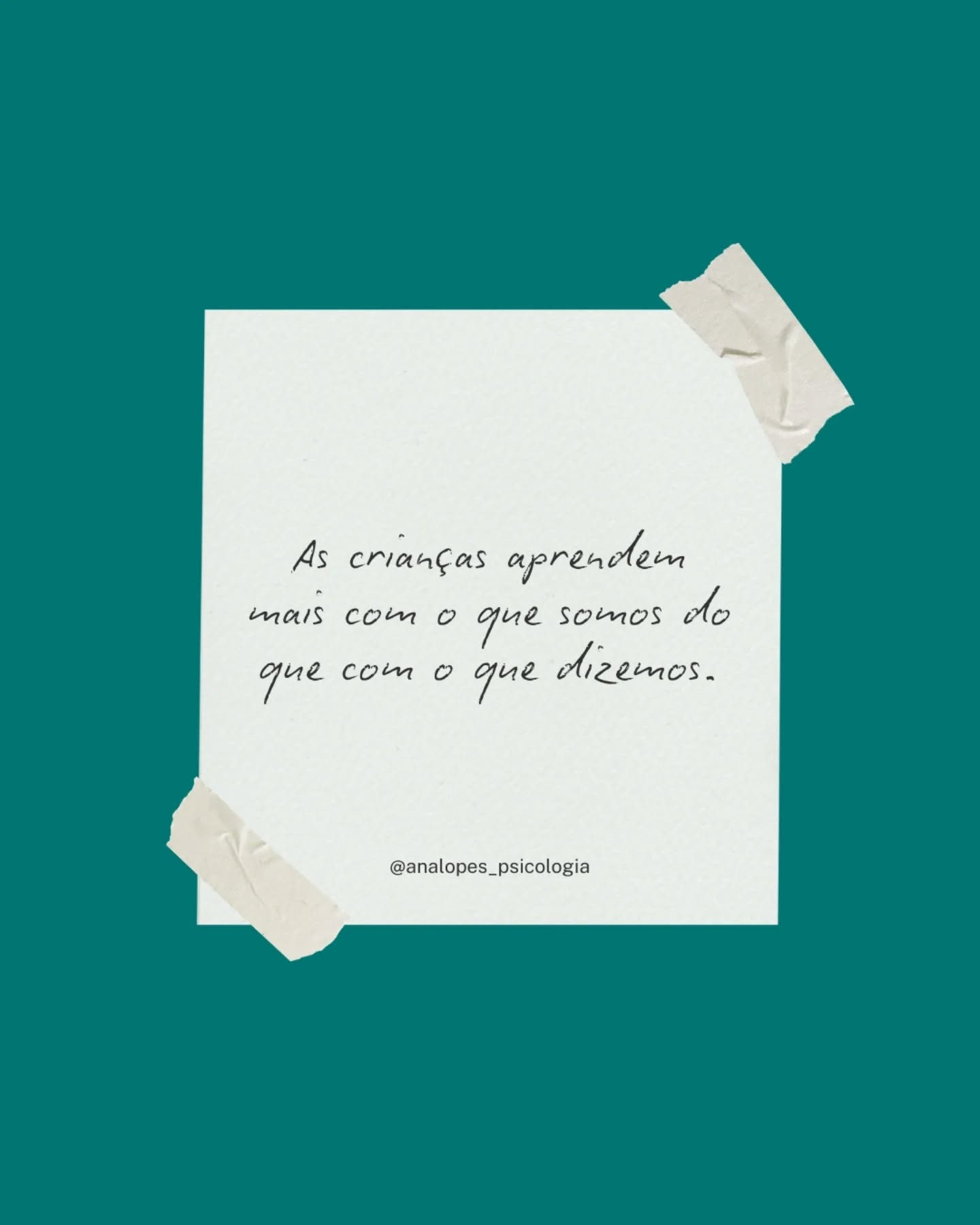 Os filhos observam tudo:
como falamos, como reagimos, como tratamos os outros.
Educar não é só ensinar com palavras.
É dar o exemplo todos os dias. 🤍
Que exemplo queres deixar hoje ao teu filho? 🌱
#parentalidade #pais #FilhosFelizes #CriancasFelizes #psicologiaInfantil