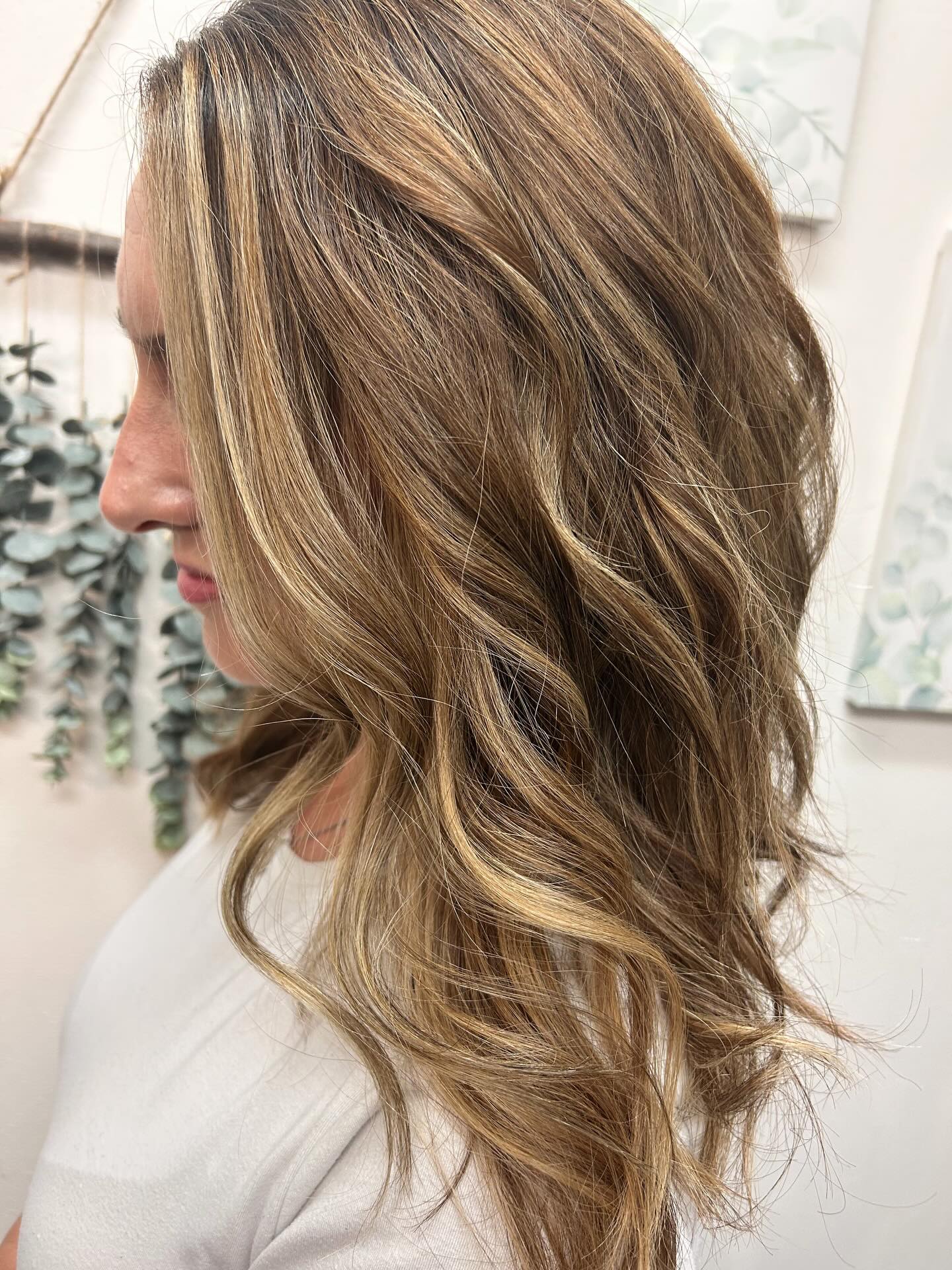 She walked into my studio with that dread so many women have this time of year…
Hair that felt dull, dry, & full of static.
She was at a loss
Winter had taken its toll on her hair, & she just wanted to feel refreshed and back to her content self!
So we created a plan that would bring her hair back to life, and a regimen she could recreate in her daily life effortlessly and show up confidently.
By the time she left, her hair was revived.
Shiny.
Static‑free.
And most importantly, she had the products for her at home regimen to keep that salon like hair at home.
Are you facing a similar problem,
Let’s get your hair back to healthy 💖 My DM is always open