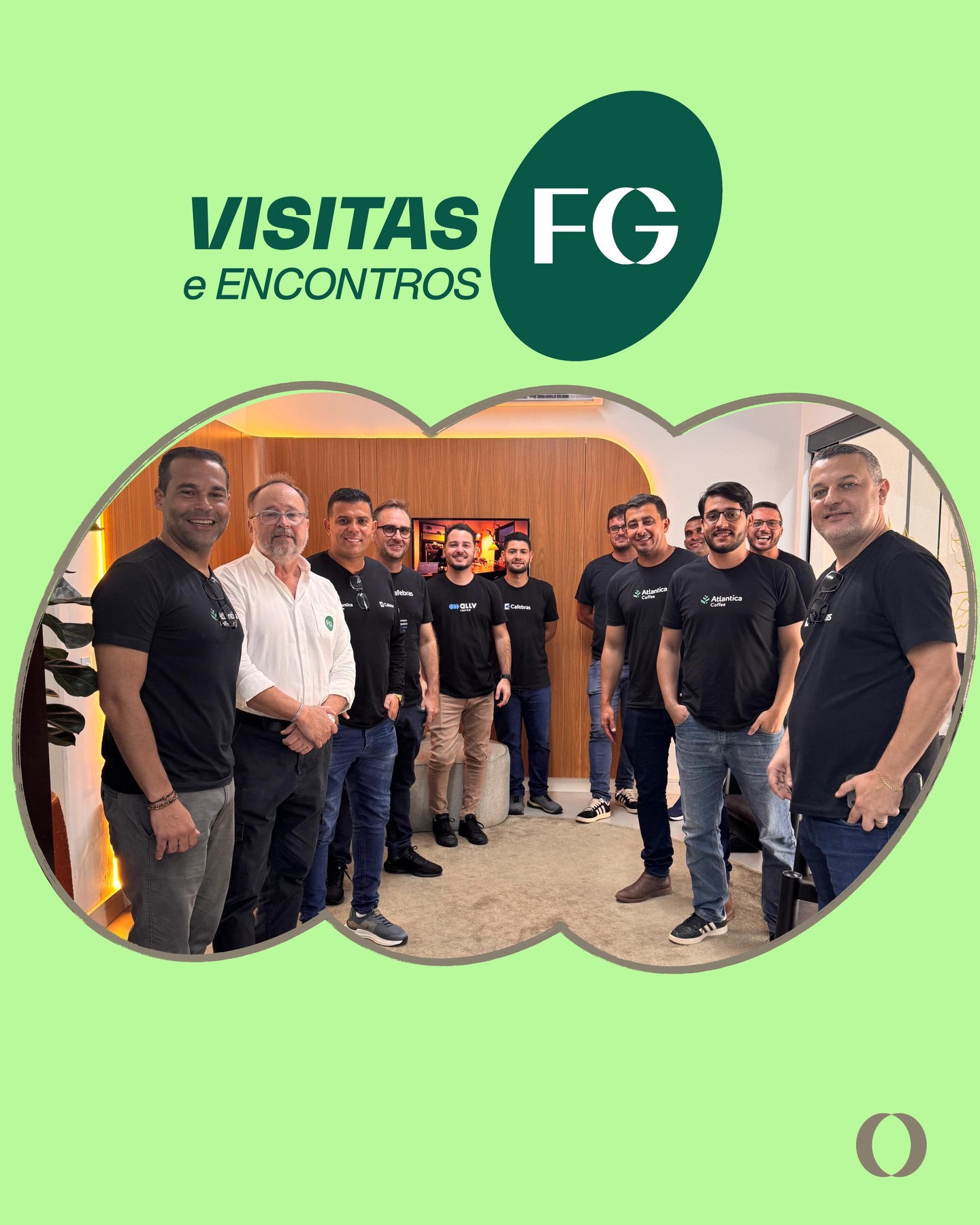 Uma foto para registrar o grande dia da visita e reencontro com os amigos da @atlanticacoffeebrasil & também da @cafebras.coffee aqui no nosso escritório.
#cafe #cafebrasileiro
🚛☕ FG Corretagens – O elo forte entre produtor e comprador. Há quase três décadas, conectamos produtores de café ao mercado com excelência e cuidado. 🌟
