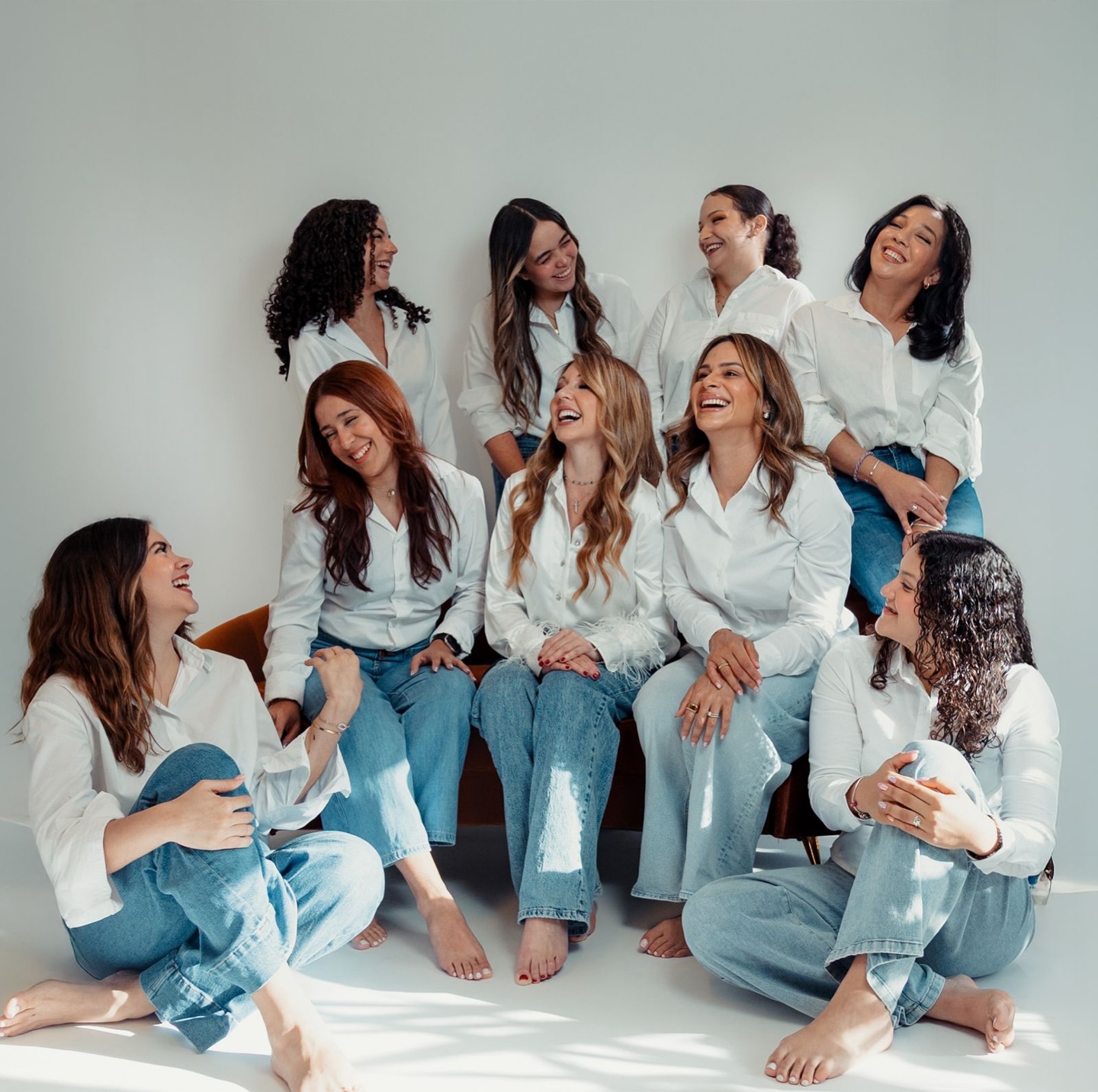 Nuestro gran equipo de mujeres líderes. ✨
Hoy no solo conmemoramos este día histórico, sino que también reconocemos y celebramos el valor de cada una de ellas, quienes con su conocimiento, talento y destrezas hacen que Soul Spa se destaque cada día.
Gracias por su compromiso, liderazgo y dedicación.💜#8M