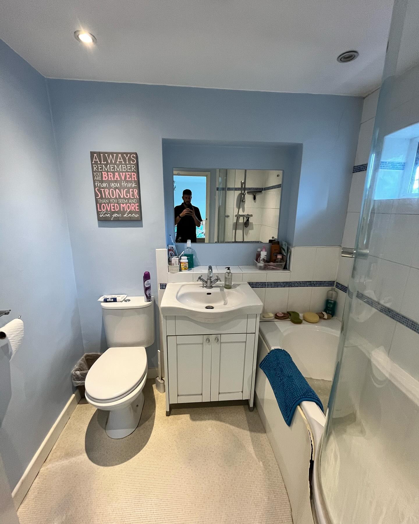 It’s been a busy start to the year, here’s one of the lovely bathroom refurbs we’ve completed. The client is over the moon and love the sleekness of the recessed mirror cabinet, as do we. Tiling by @battimelli_tiling