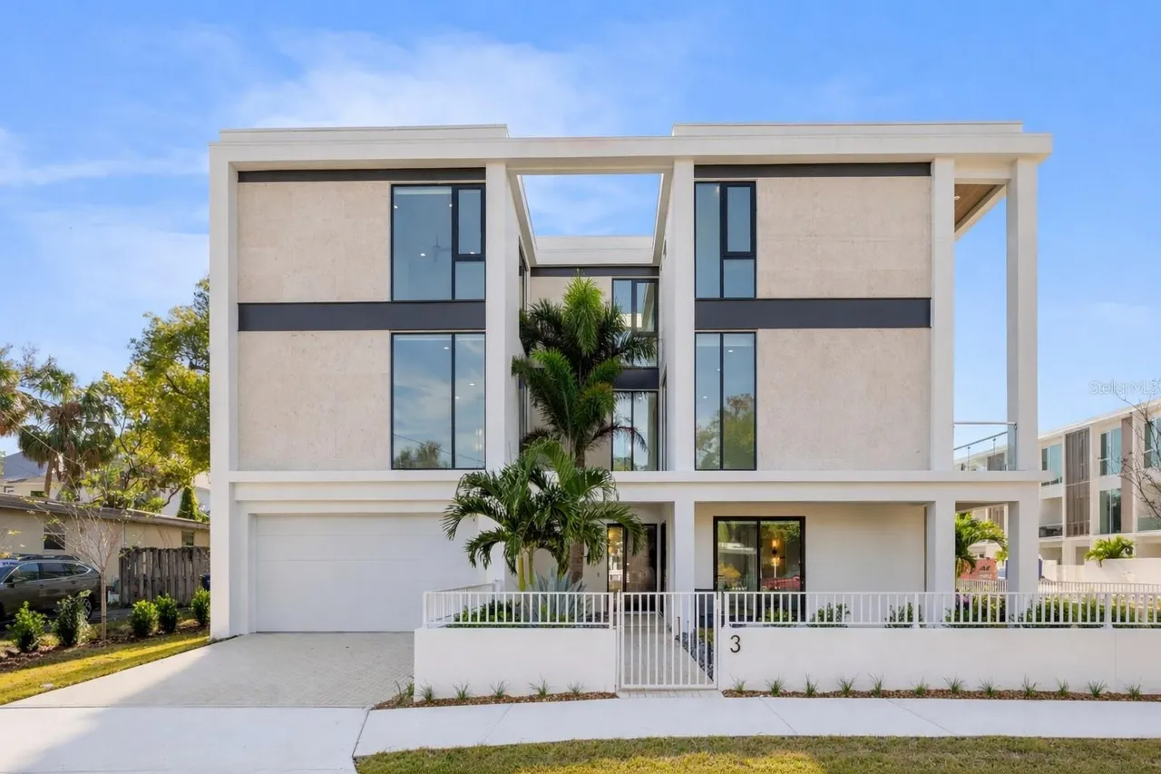 Under Contract | 📍 2707 N Woodrow Ave Unit 3, Tampa
$1,335,000
4 Beds | 3.5 Baths | 3,000 Sq Ft
Featuring spacious living, modern design, and a prime location in the heart of Tampa.
Bree St. Pierre
(224) 422-0285
bstpierre@southcedarre.com
@breestpierre01
#UnderContract #TampaRealEstate #SouthCedarRealEstate #TampaHomes #LuxuryLiving