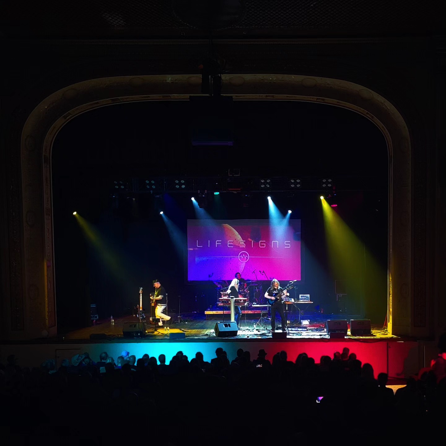 A few of the many, many lighting moods I've cooked up over 3 days of @progstock 2024, only at @williamscenternj
•
#lightingdesign #lightingdesigner