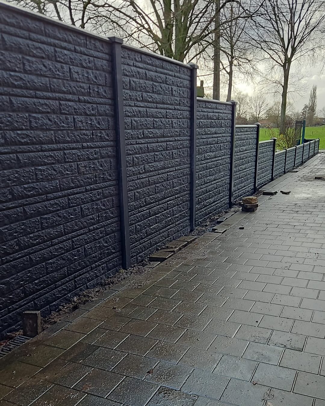 Een kleine greep uit een paar projecten van de afgelopen tijd.
Mooie schuttingen, strakke afwerkingen en tevreden klanten – daar doen we het voor.