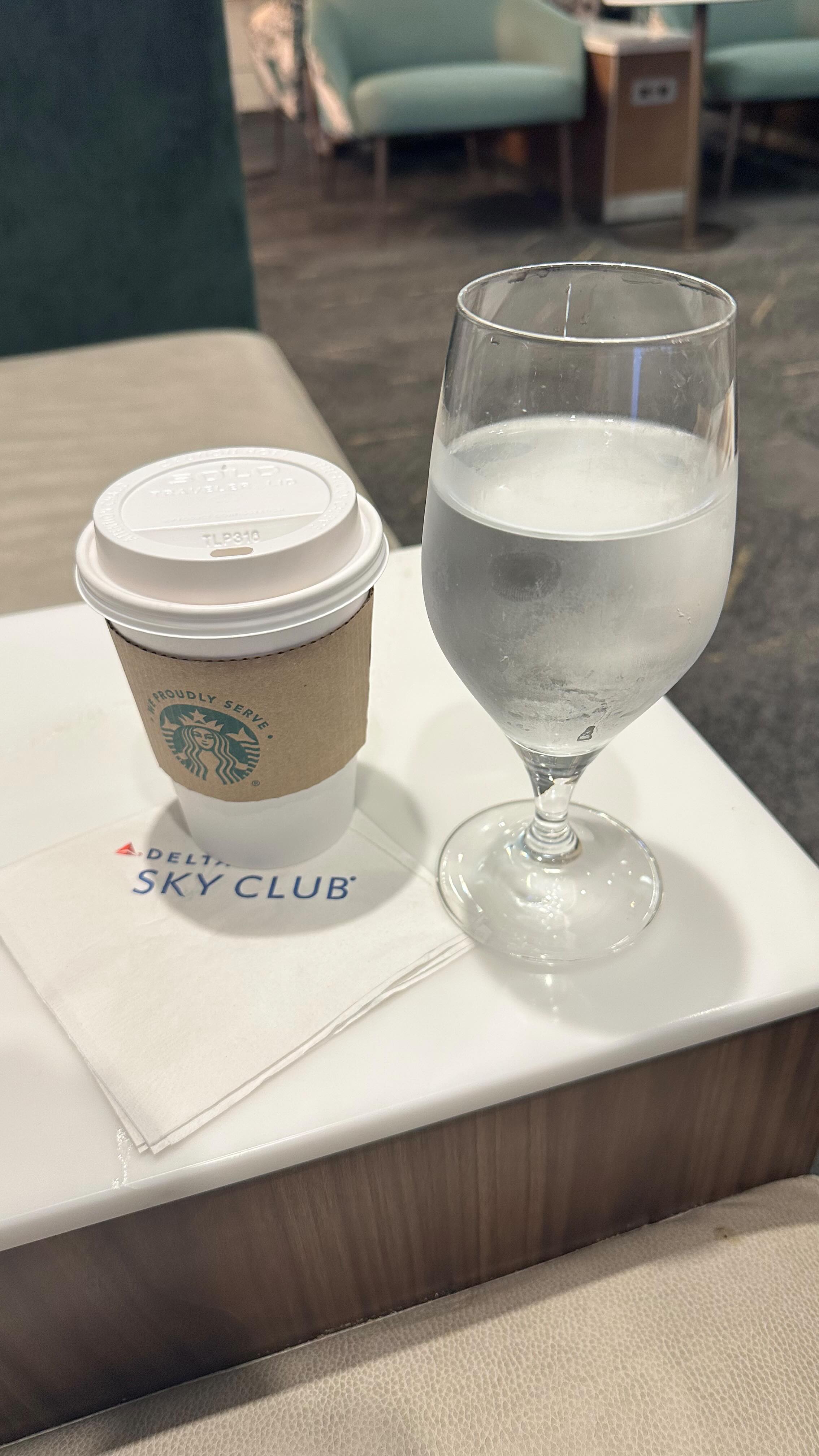 I make friends everywhere 🤣 at least I know a bit more why the airport was so busy!
#speakupla #travellife #worklife #travel #atlantaairport