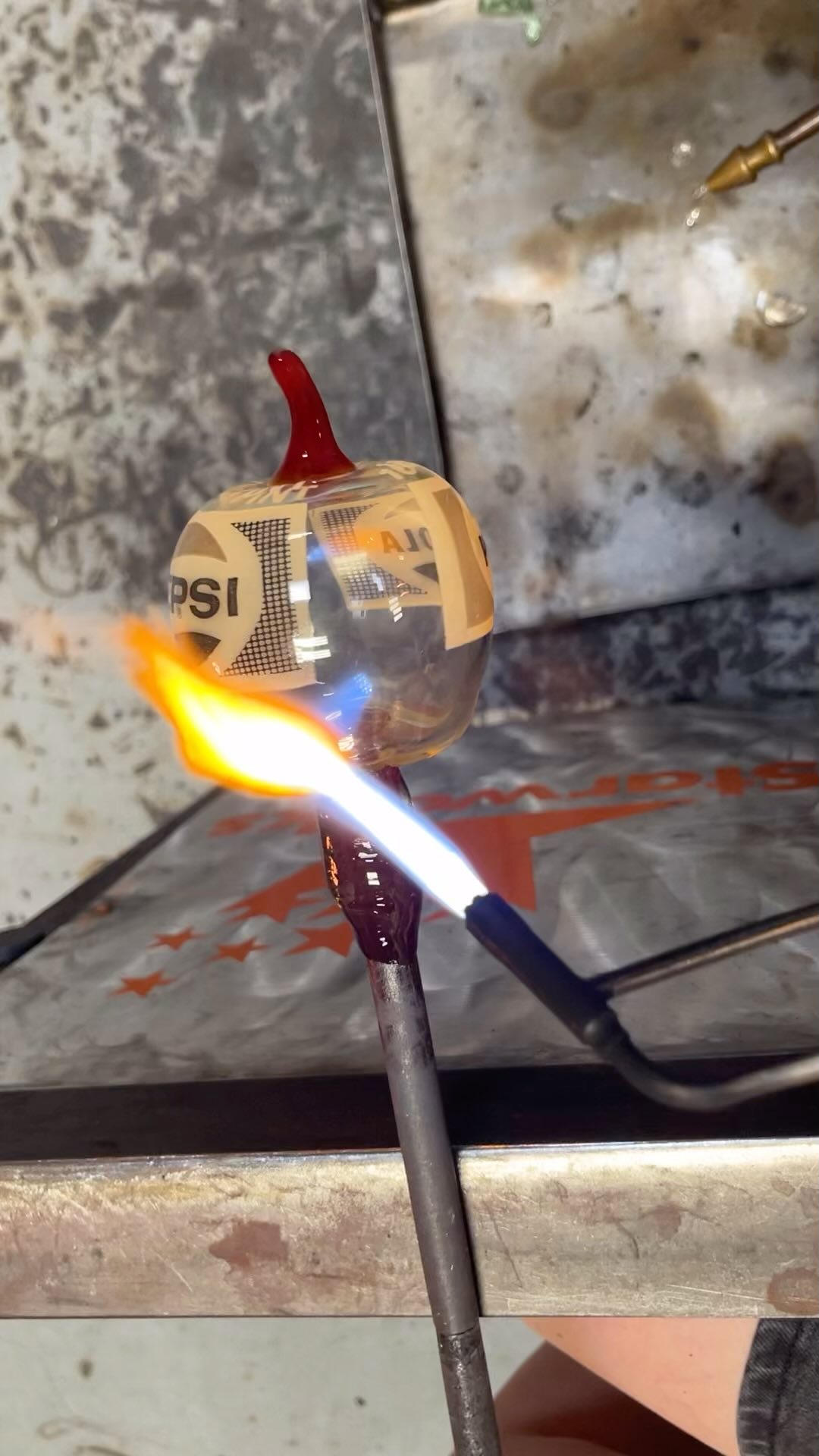 Soda bottle fruit in the making 🍎 🥤
Always love a good bottle day with @_nchristensen the best bottle duo around!
Available this Saturday 🌟
#vintagebottles #recycledglass #pepsi #glassblowing #glassfruit