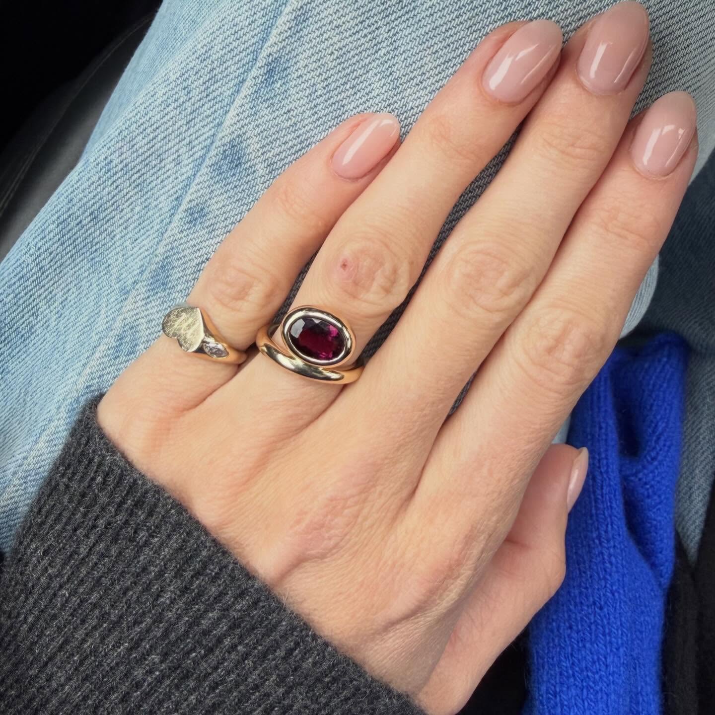 A recent oval garnet ring reset ✨ from a bracelet to this chunky bezel set atop an Emmerson domed style band