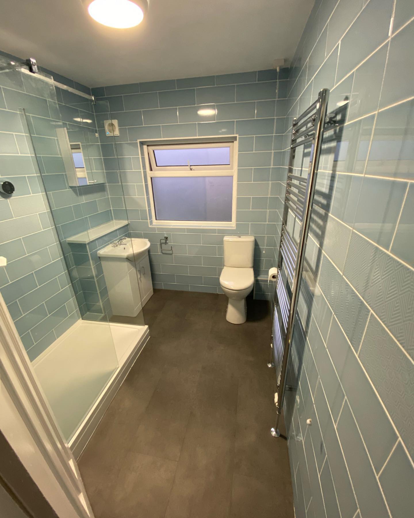 A new bathroom we installed in #Rustington. Complete rip out back to bare plaster and floor joists. New pipe work, ply flooring, plastering, waterproof wall boards, tiling and beautiful walk in #mira shower finished with LVT flooring.
👉Follow @stembridgeplumbing 👋
👉Follow @stembridgeplumbing 👋
❤️Double tap❤️
❤️Double tap❤️
____________________________________
👉 Follow @stembridgeplumbing
👉 Follow @stembridgeplumbing
👉 Follow @stembridgeplumbing
____________________________________
👥 Tag a Friend
🛎 Turn on Post Notifications
👨💻 Save to Look at Later
____________________________________
#plumber #heatingengineer #heating #gas #gasengineer #hotwater #radiator #boiler #service #boilerservice #local #angmering #rustington #eastpreston #arundel #chichester #bognorregis #bathroom #bathroominstallation #gasman #bathroom #lvt #shower