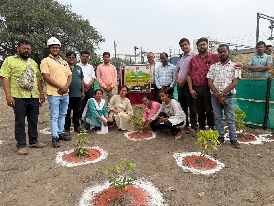 The Howrah Railway Division marked International Women’s Day with a large-scale plantation drive at Liluah, Howrah, planting around 1,000 saplings of 42 different varieties to promote environmental sustainability.
The initiative was organised in collaboration with Garbage Free India and supported by the Aditya Birla Group. The programme was inaugurated by Sri Satendra Tiwari, Senior Divisional Mechanical Engineer (Sr. DME), in the presence of railway officials and other dignitaries. Ms Upasna Kapoor, Director of Garbage Free India, also attended the event.
Women staff members from the Railways and Garbage Free India led the plantation drive, enthusiastically planting saplings and showcasing the spirit of women’s leadership and commitment to environmental sustainability.
The event highlighted the importance of protecting the environment while celebrating the leadership, participation, and contributions of women on the occasion of International Women’s Day. #GFI #ABG #howrahstation
