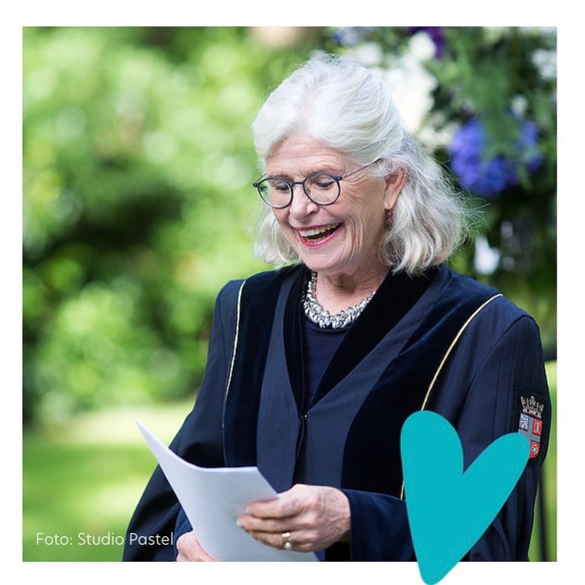 Babs als BABS: in actie! Jullie gaan trouwen! En de Grote Dag wordt heel bijzonder, met jullie als stralend bruidspaar te midden van je dierbaren, op die speciale locatie, met de feestelijke aankleding, die persoonlijke toespraak en natuurlijk dat officiële trouwmoment. Ik houd er van om mensen te verbinden en daarom wil ik graag helpen om dat officiële gedeelte tot een zeer persoonlijk en onvergetelijk moment te maken. Meer weten? Kijk op https://www.babsbouwman.nl/ Ik kijk er naar uit om met jullie in contact te komen!