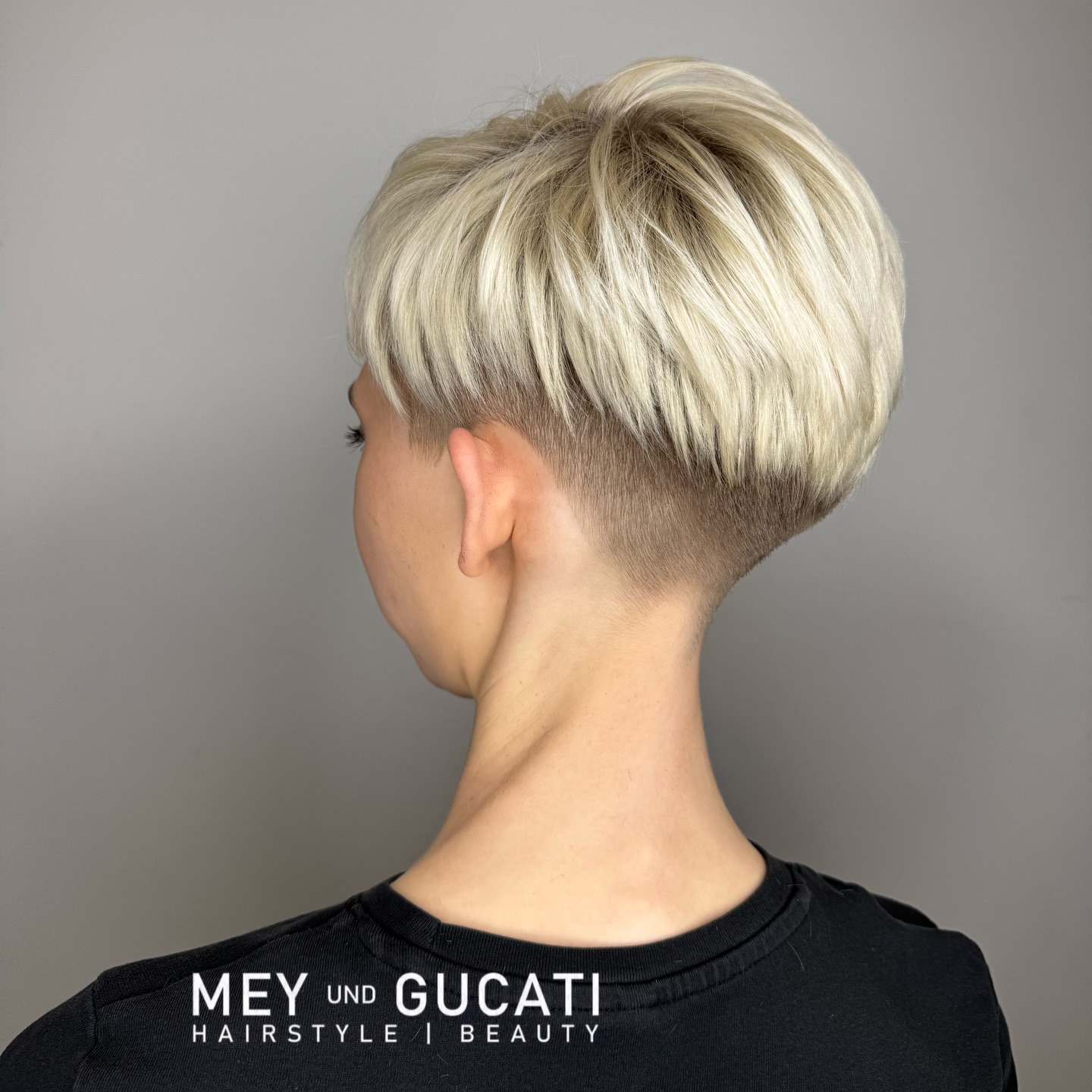 Short Blond Pixie 🦋 #pixiehaircut #pixiehair #shorthaircut #undercut #kurzhaarschnitt