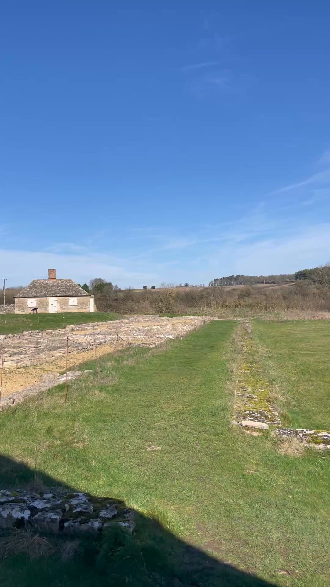 The remains of this Roman villa are in such a lovely spot near North Leigh. You can almost hear the water flowing through the baths and the thump on boots as troops arrive. So puzzling why they built it so near a railway line... Tee hee.
#offbeatcotswolds #bluebadgeguide #bluebadgeguides
#britainsbestguides #Cotswolds #thecotswolds
#inthecotswolds #cotswoldcountry #Cotswolds_Culture #lovethecotswolds
#romanvilla
#discoverthecotswolds #visitthecotswolds #discovercotswolds #cotswoldslife #cotswoldlife
#your_cotswolds
#cotswoldvillage #visitengland #englishvillage
#englishcountryside
#explore_britain_ #traveling_uk
#photosofengland #instabritain #europetravel