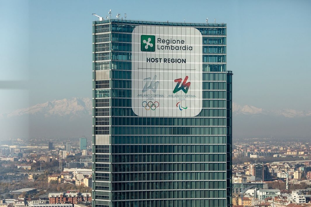 Evento annuale Assologistica
“Lavorare meglio, questione di logistica “
e la 19’ edizione del premio Logistico dell’anno, che vede premiate le eccellenze nel mondo della logistica Italiana
nello splendido Belvedere Jannacci #grattacielopirelli
Un evento dove, in collaborazione con @lymeagency dove abbiamo curato il creative concept, l’art direction delle campagne, la gestione degli sponsor e dei fornitori.
Thanky you.
#typeloversevents #wecreateyoucelebrate #assologistica #businessevents #belvederejannacci