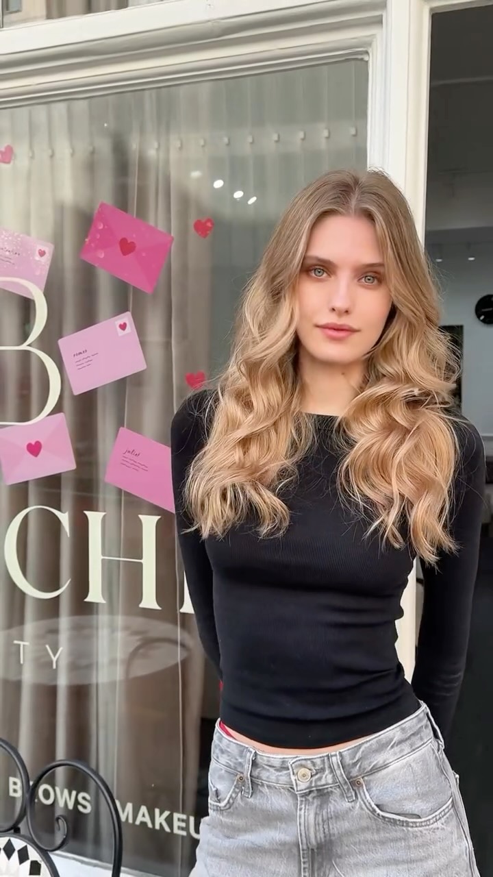 Thinking about a hair transformation? ✨
Our experienced colourists are here to bring any vision to life — from subtle refresh to a complete change.
Book a complimentary hair colouring consultation and discover your new dream hair.
#hairsalonlondon #окрашиваниелондон